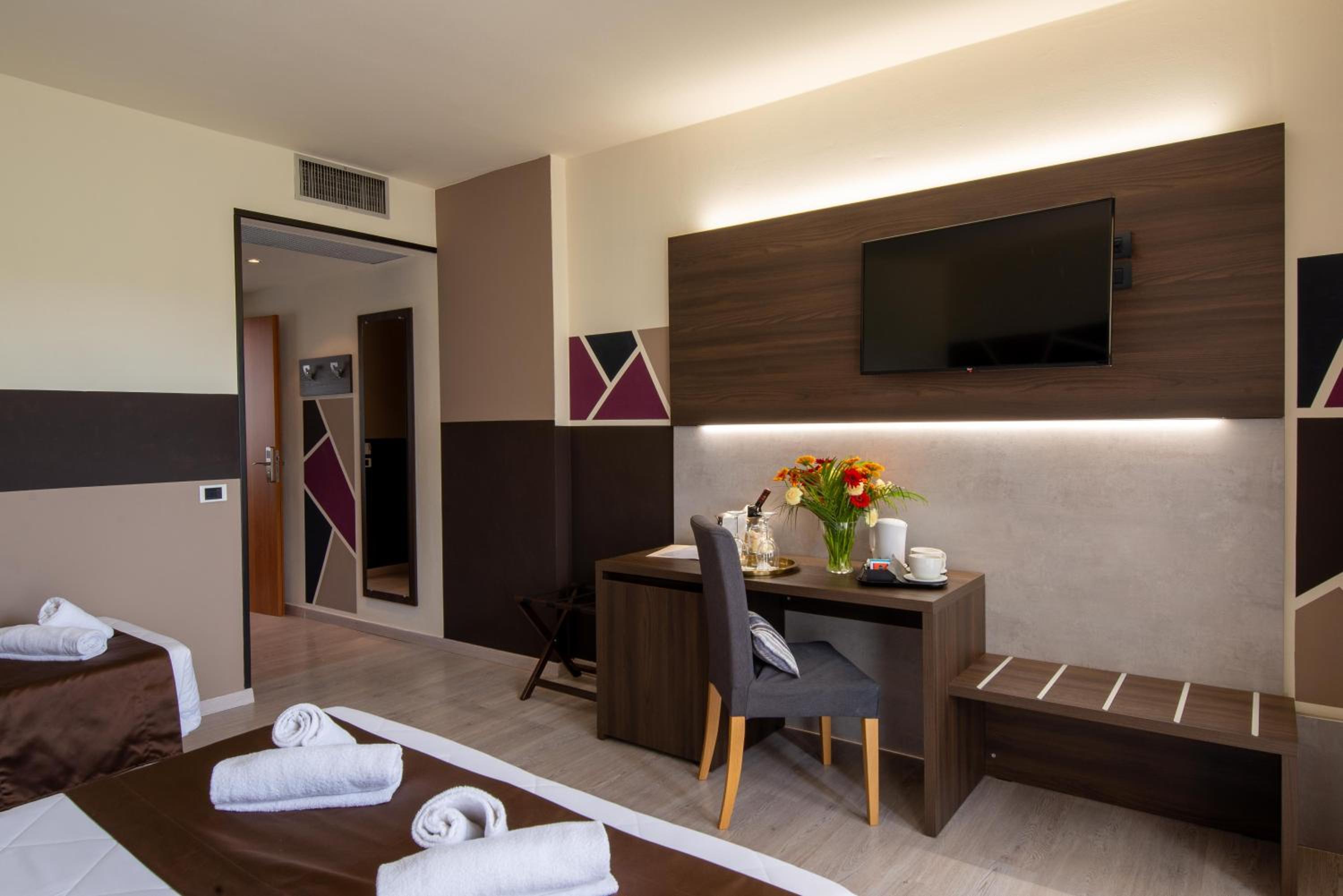 Triple Room with View - Photo 2