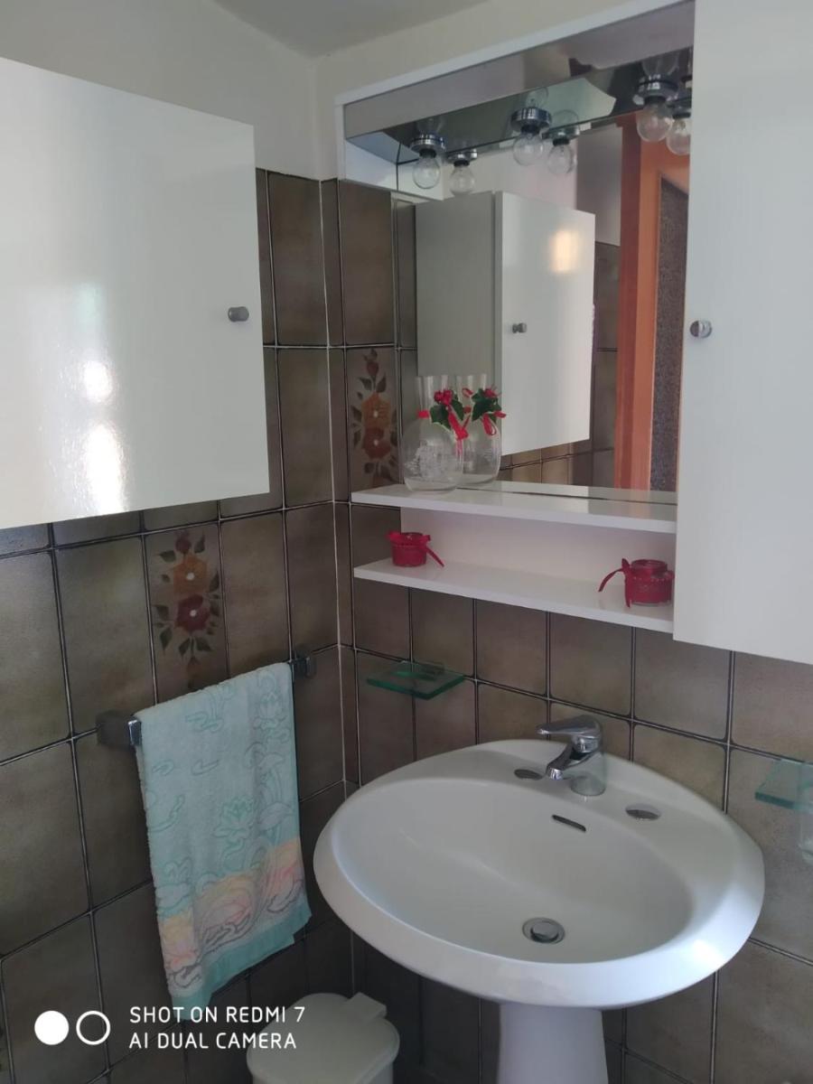 Basic Triple Room with Shared Bathroom