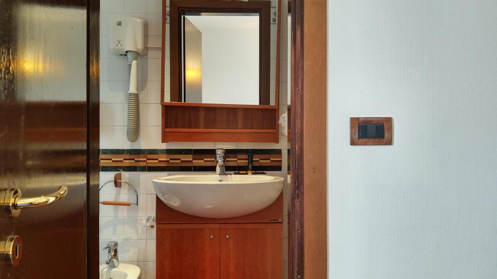Double or Twin Room - Photo 10
