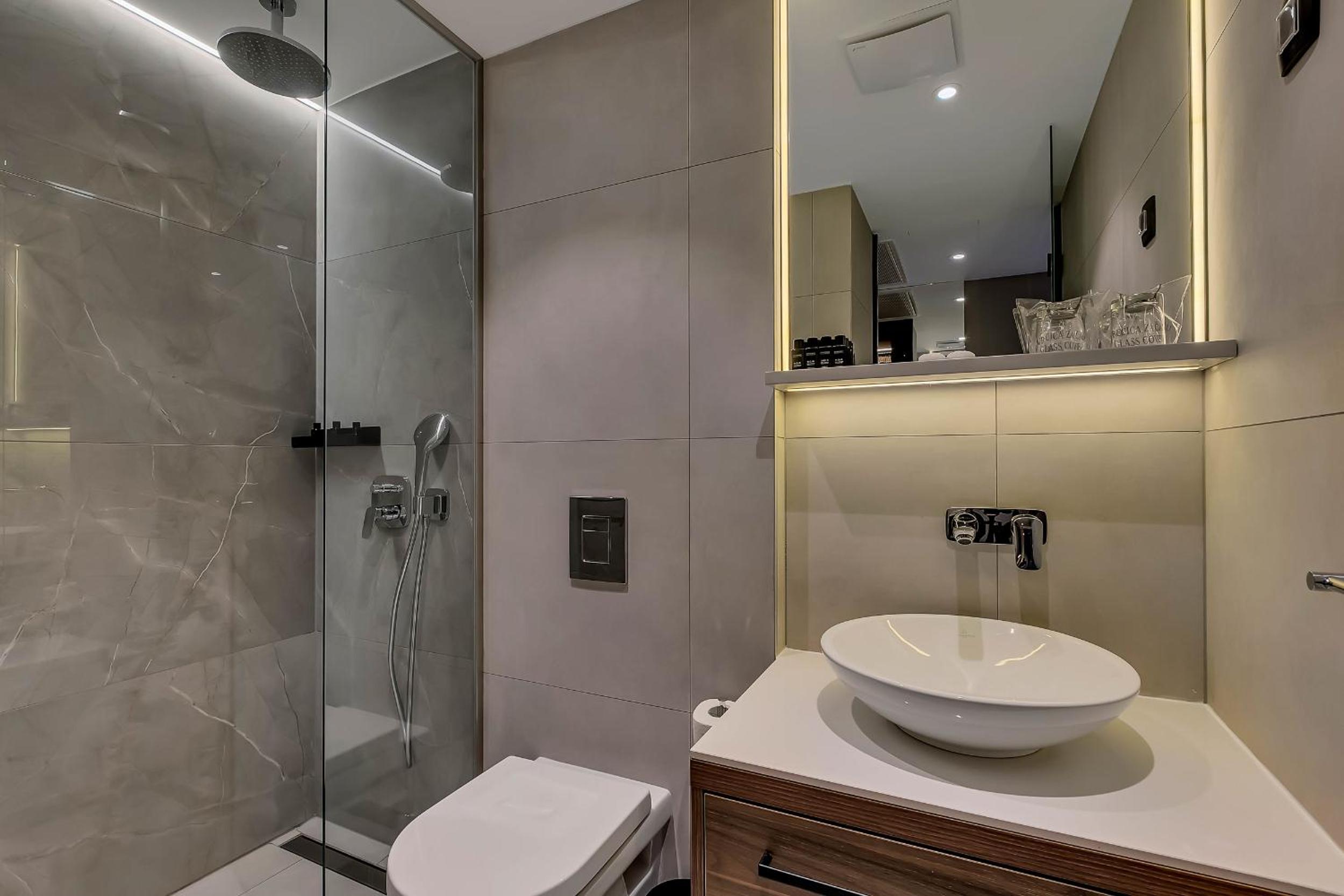 Double or Twin Room with Balcony - Photo 9