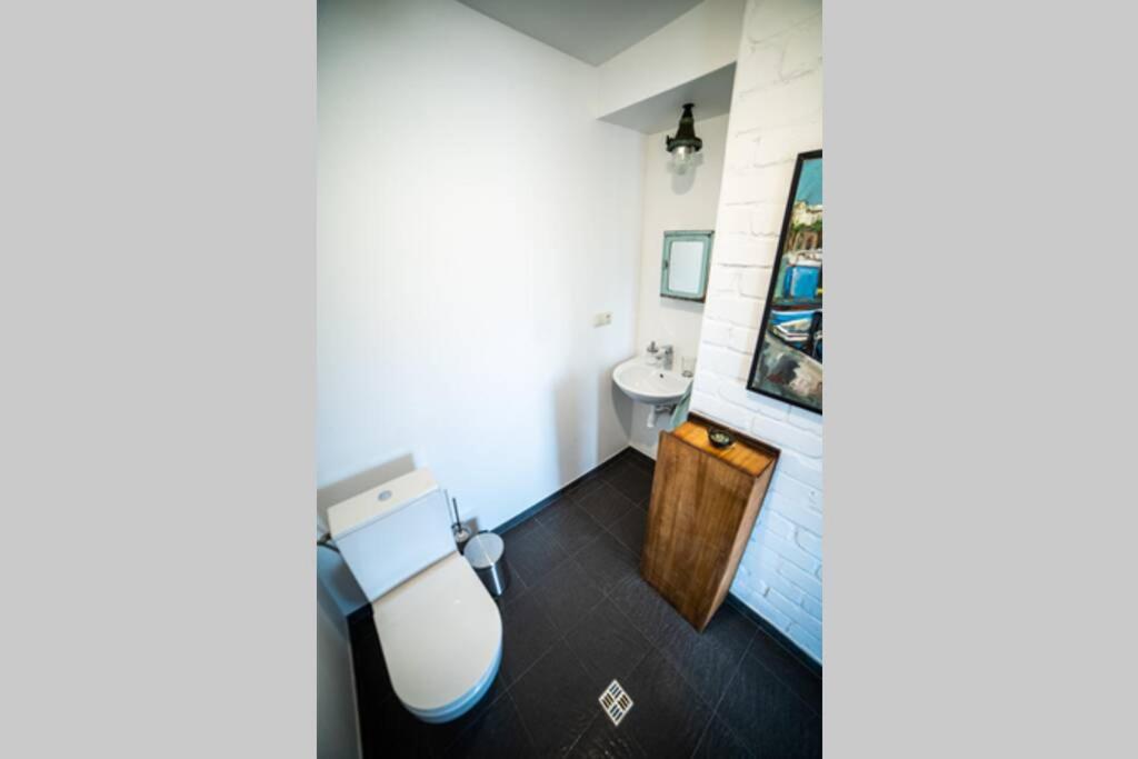 One-Bedroom House - Photo 28