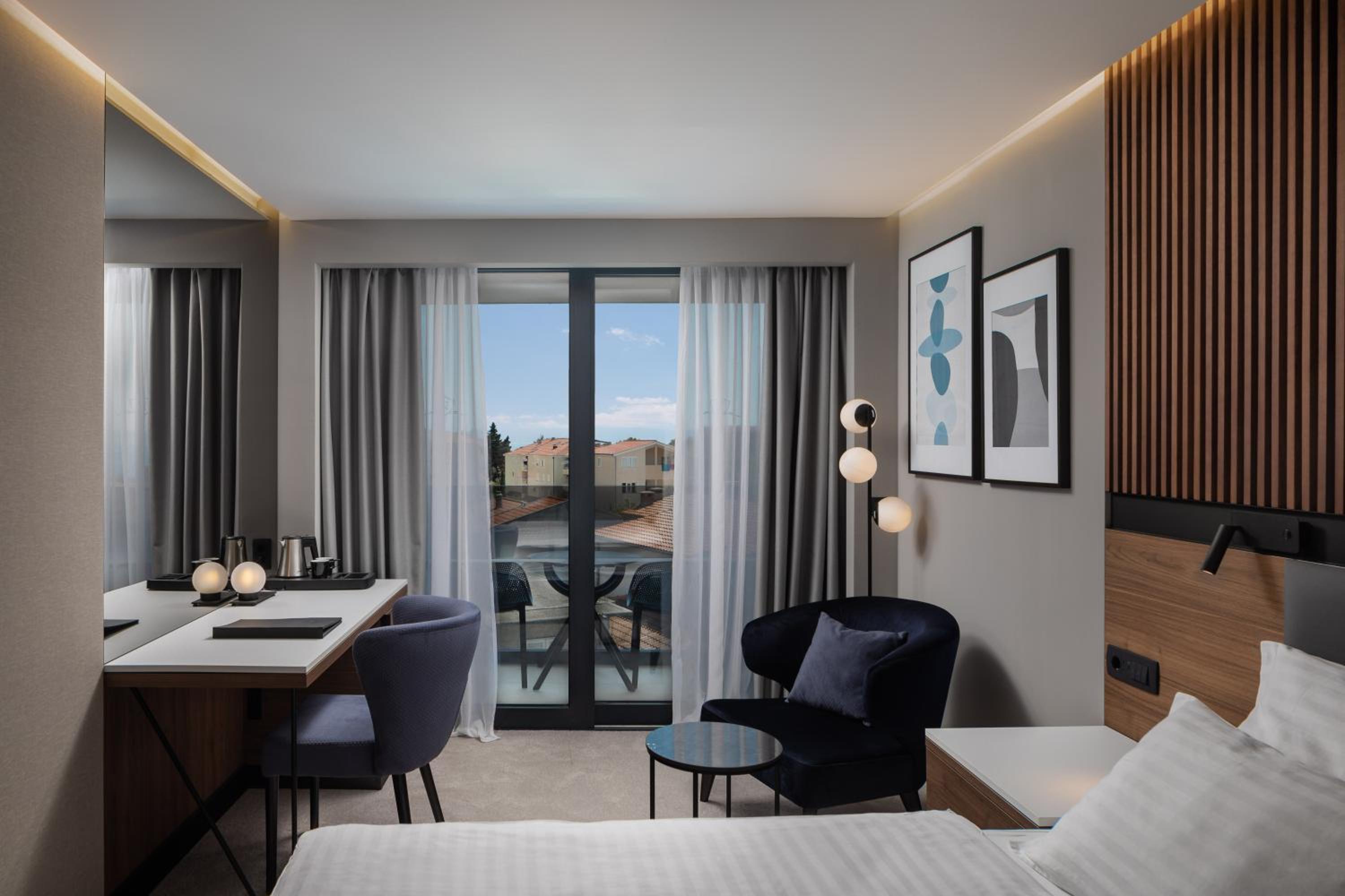 Double or Twin Room with Balcony - Photo 1