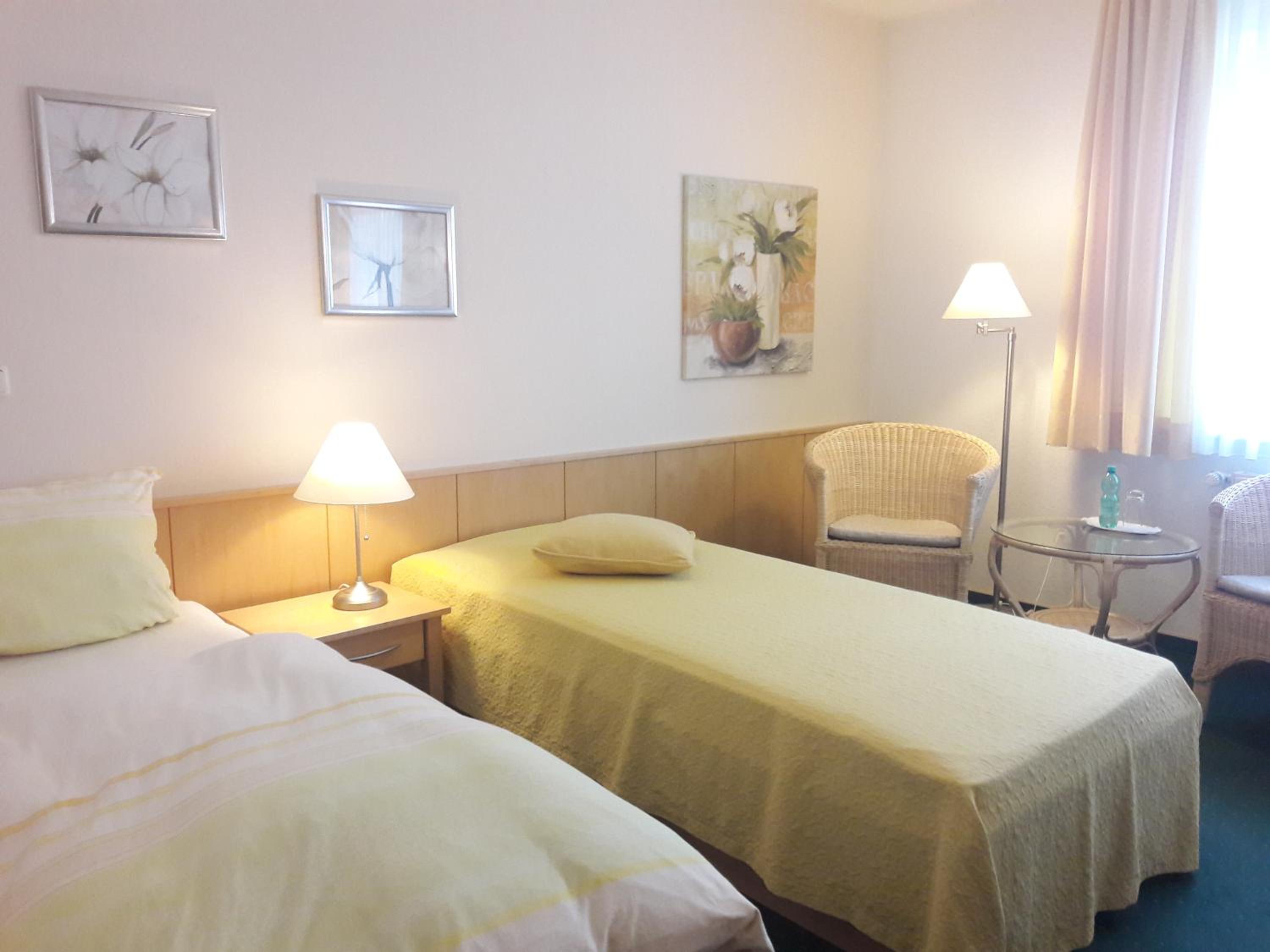 Twin Room - Photo 2