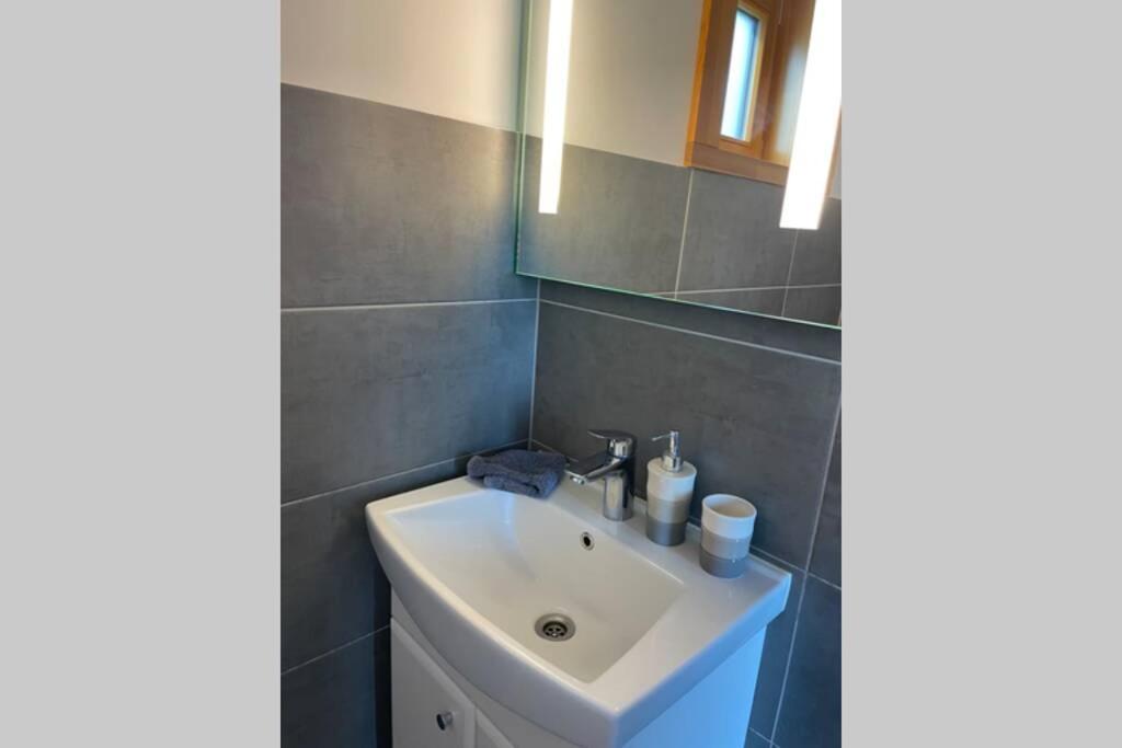 One-Bedroom House - Photo 27