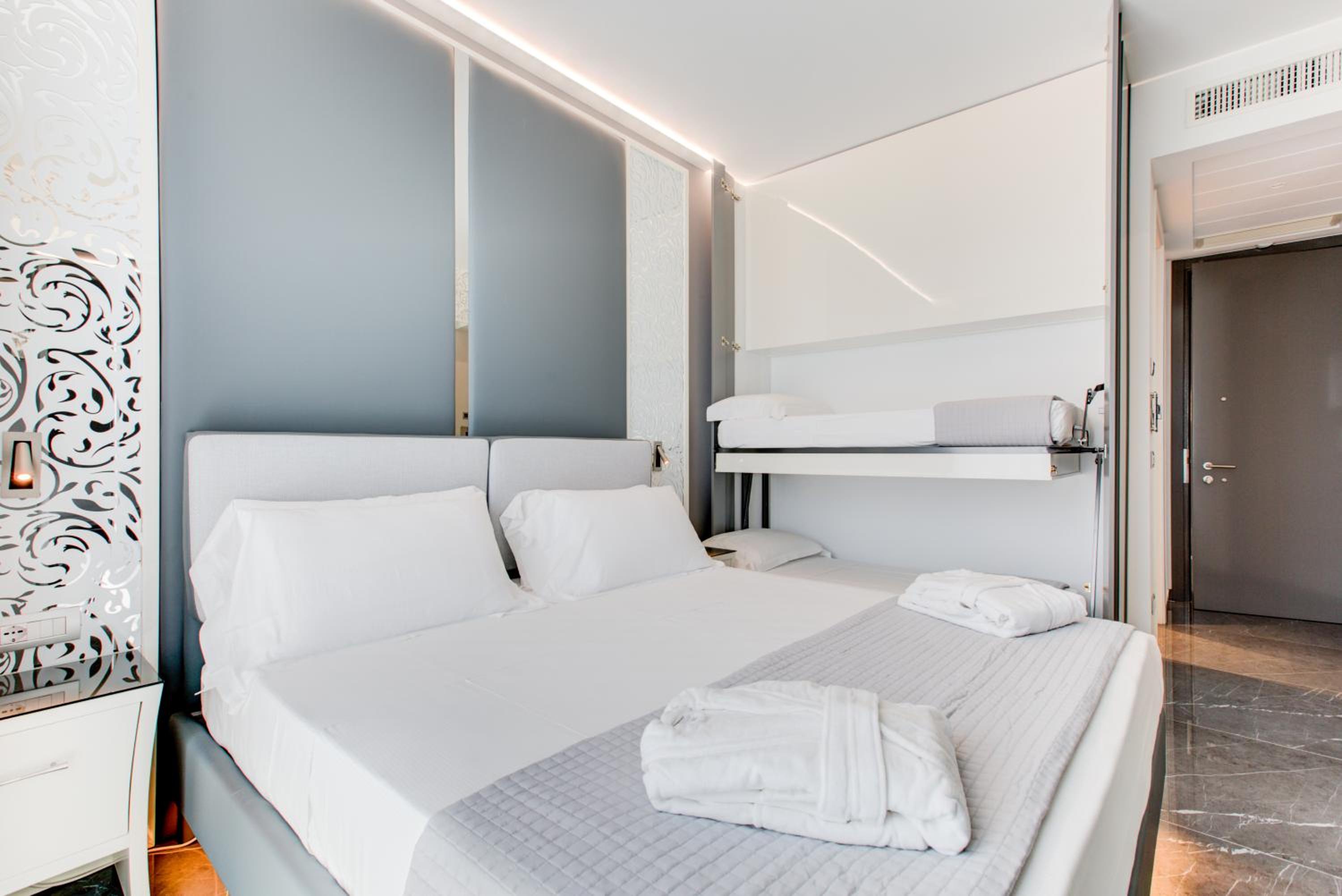 Superior Quadruple Room - Photo 1