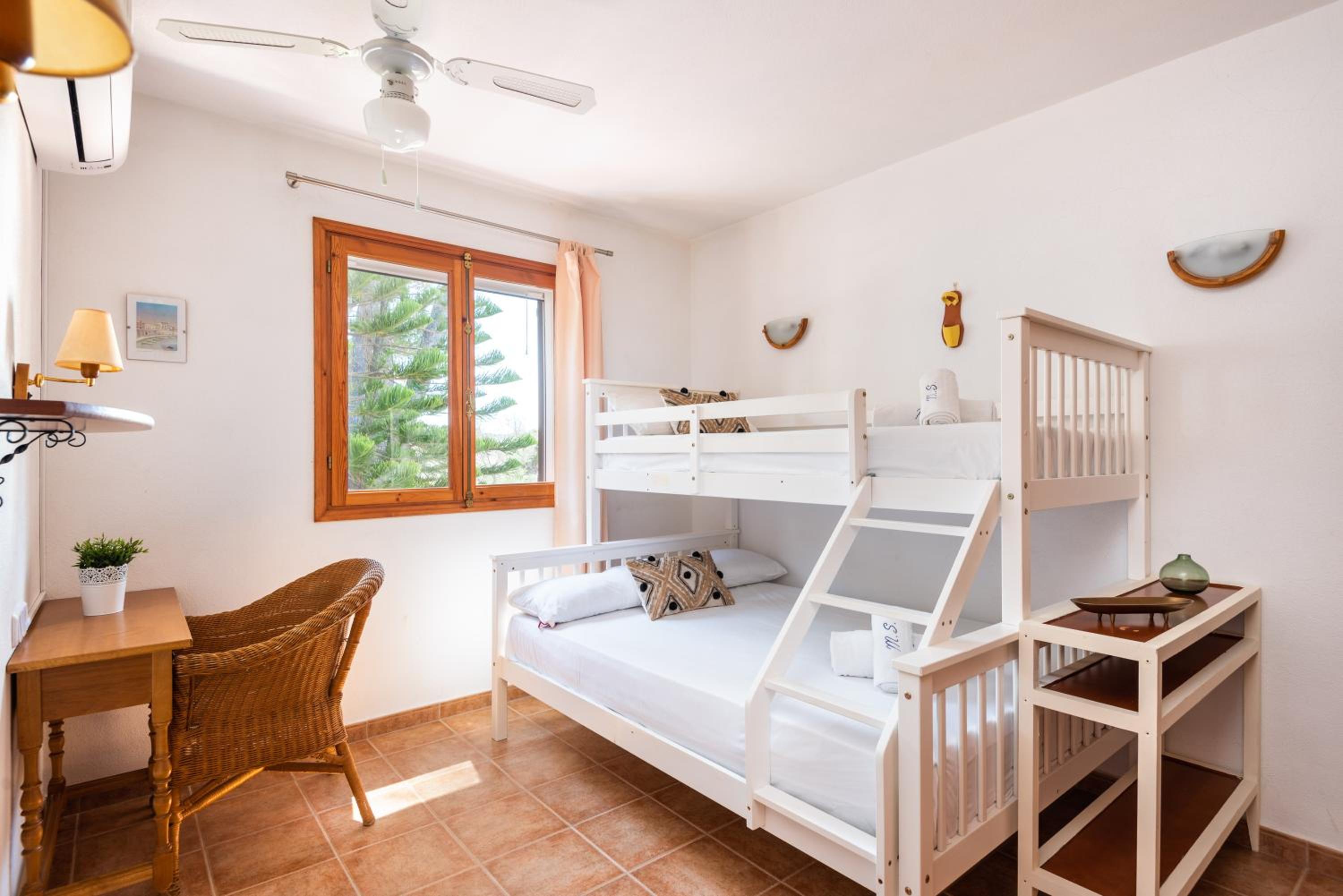 Four-Bedroom House photo 2