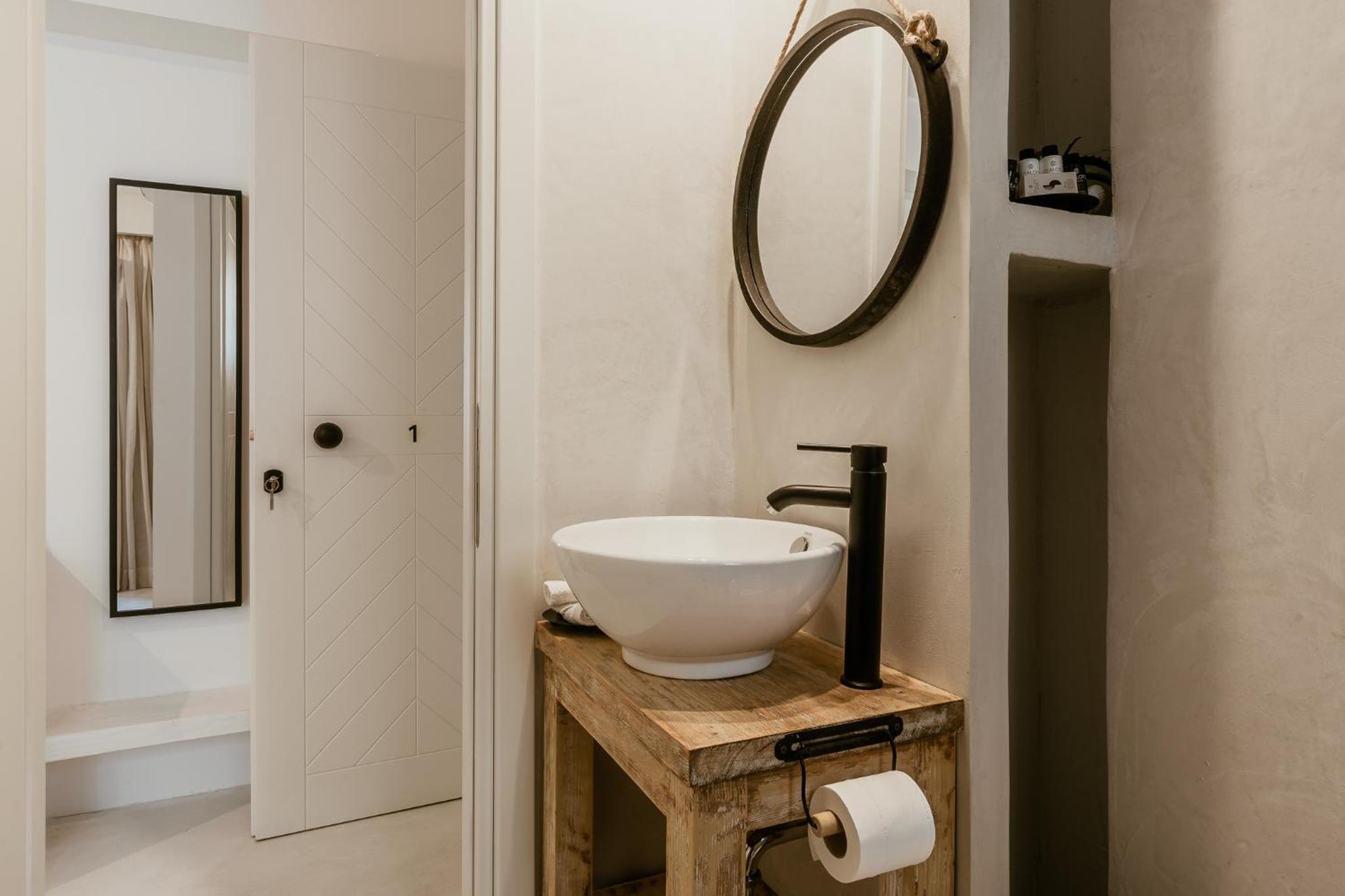 Double Room - Photo 11