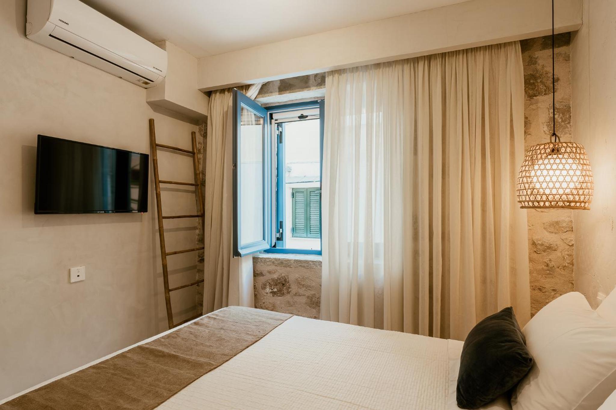 Double Room - Photo 10