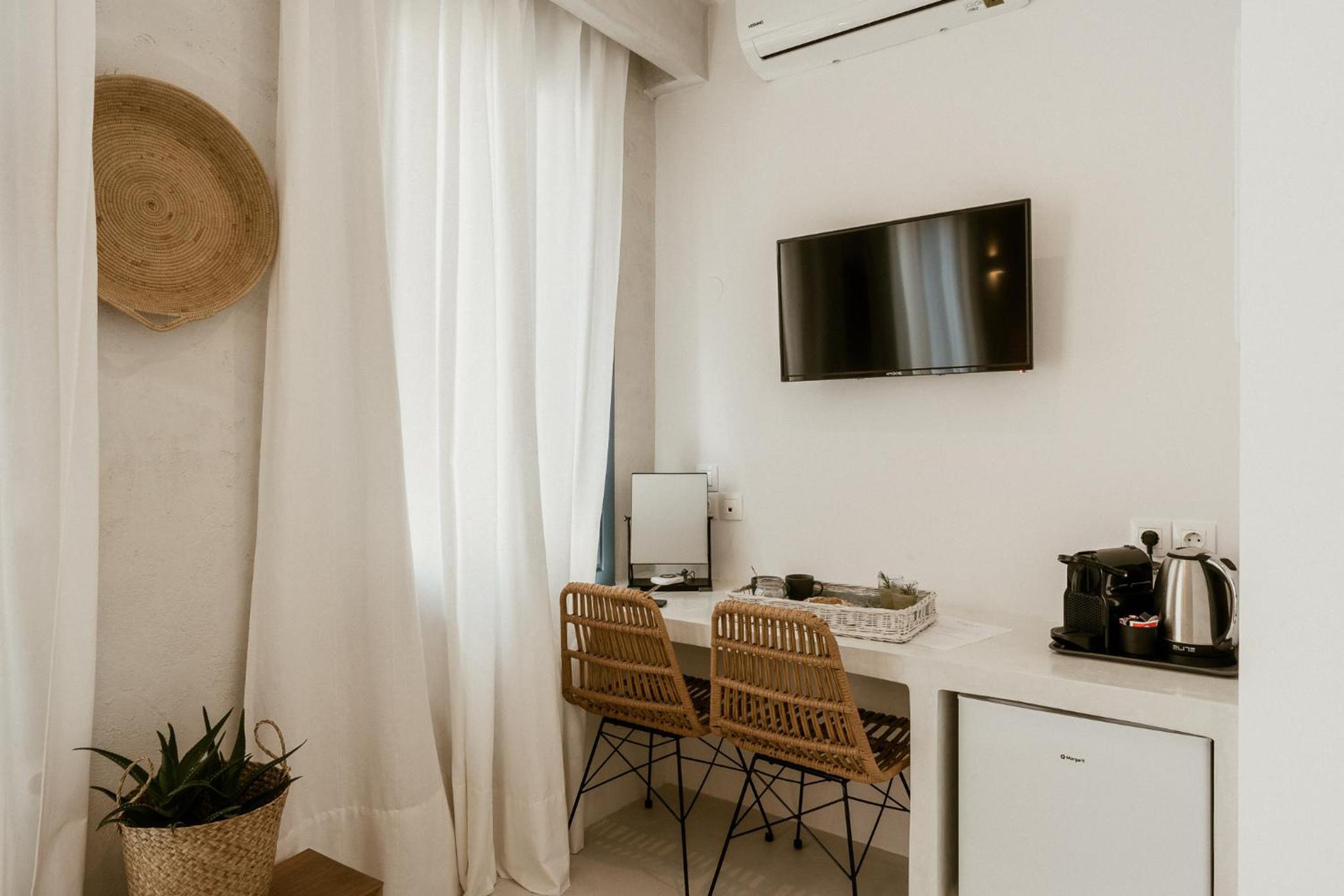 Double Room with Balcony - Photo 15