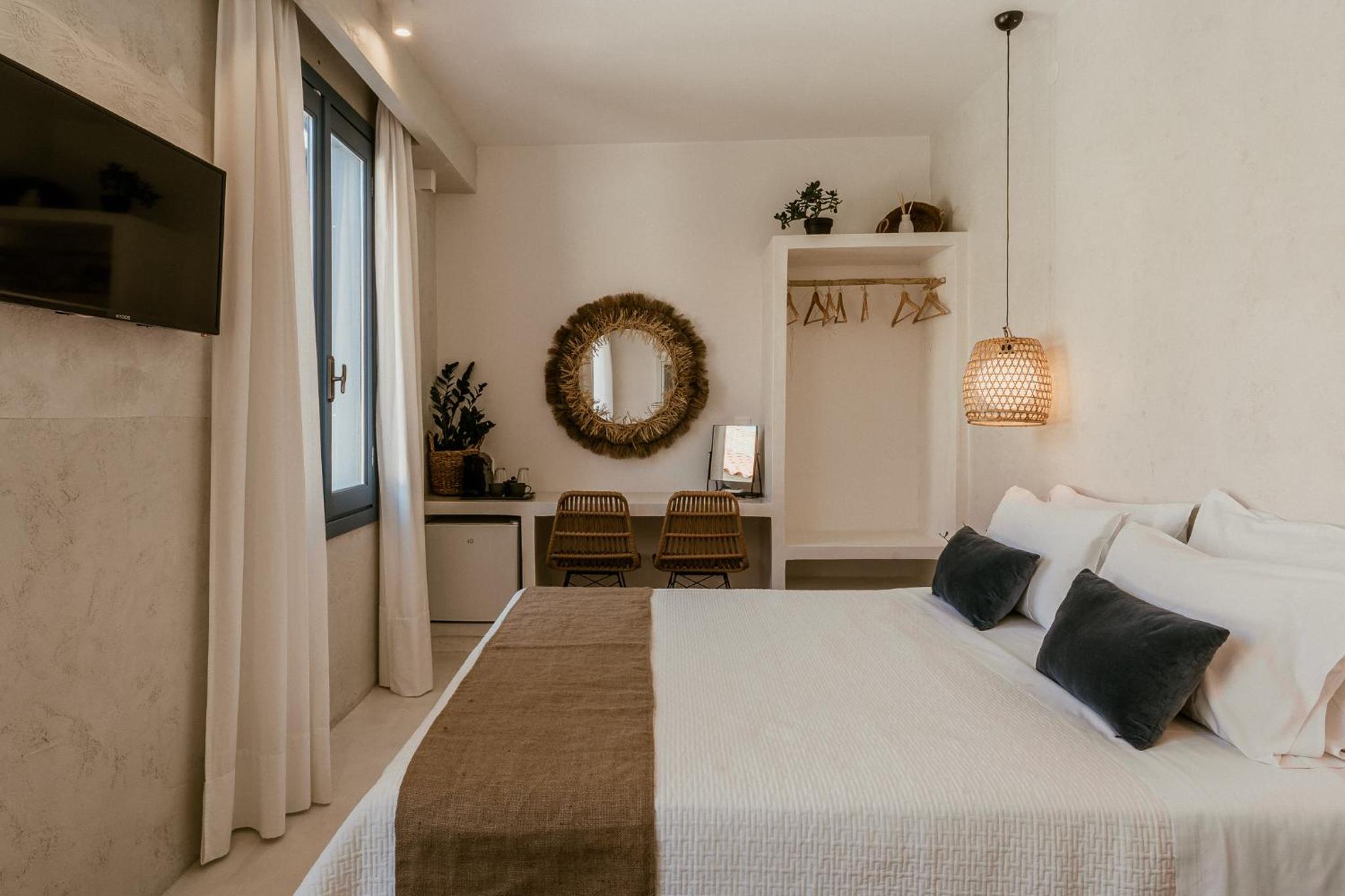 Double Room with Balcony - Photo 16