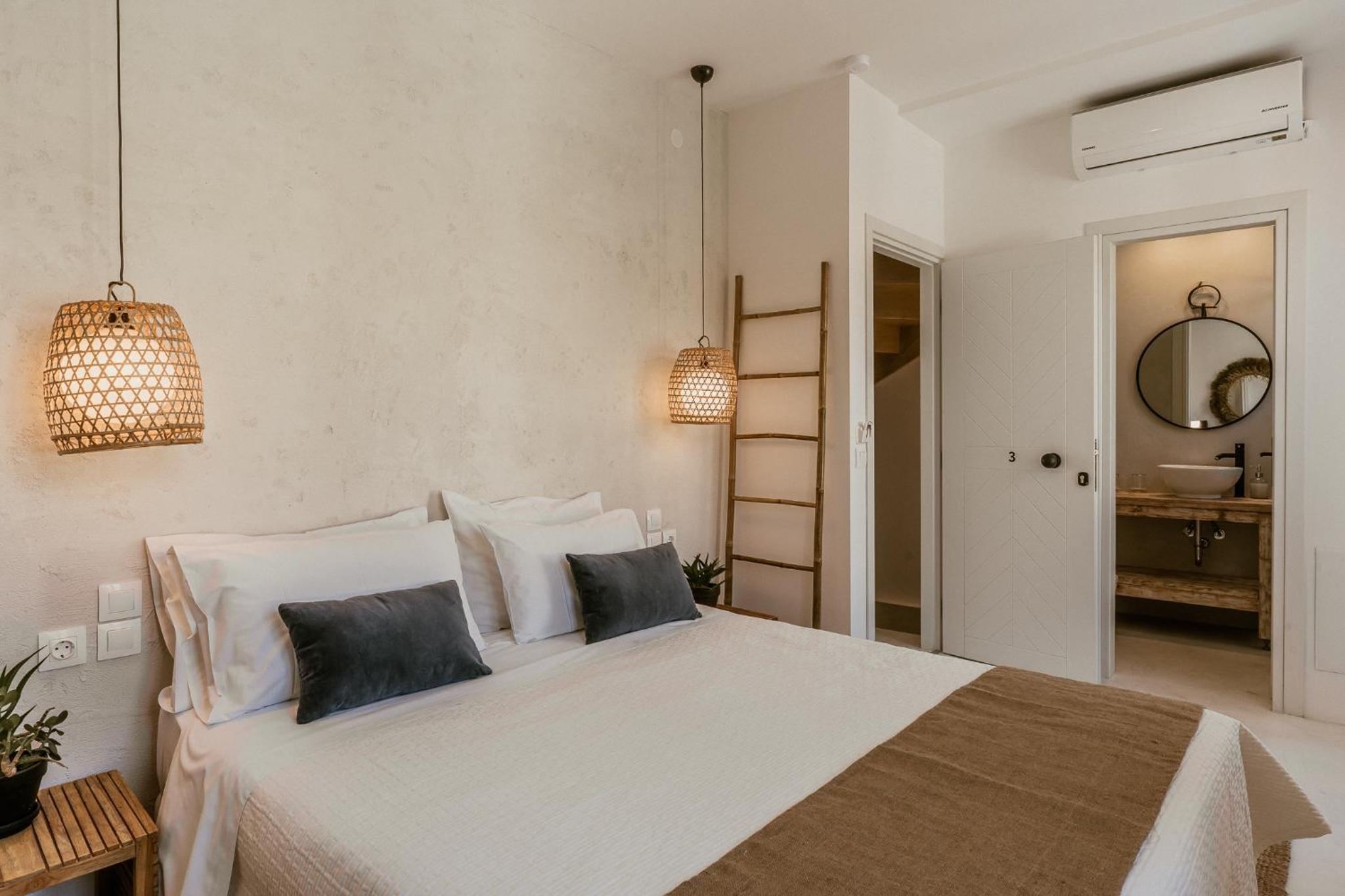 Double Room with Balcony - Photo 17