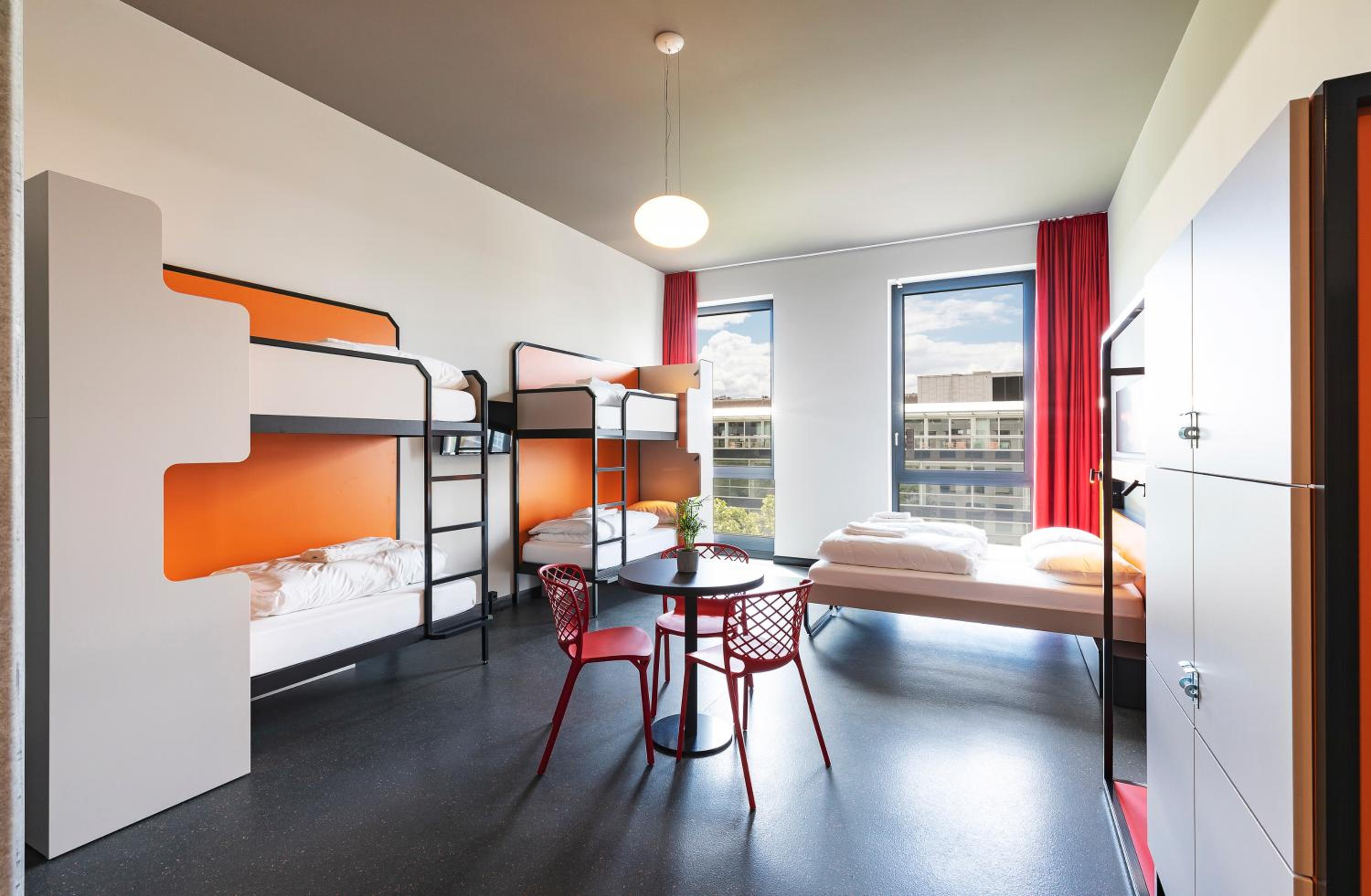 Bed in 6-Bed Mixed Dormitory Room photo 1
