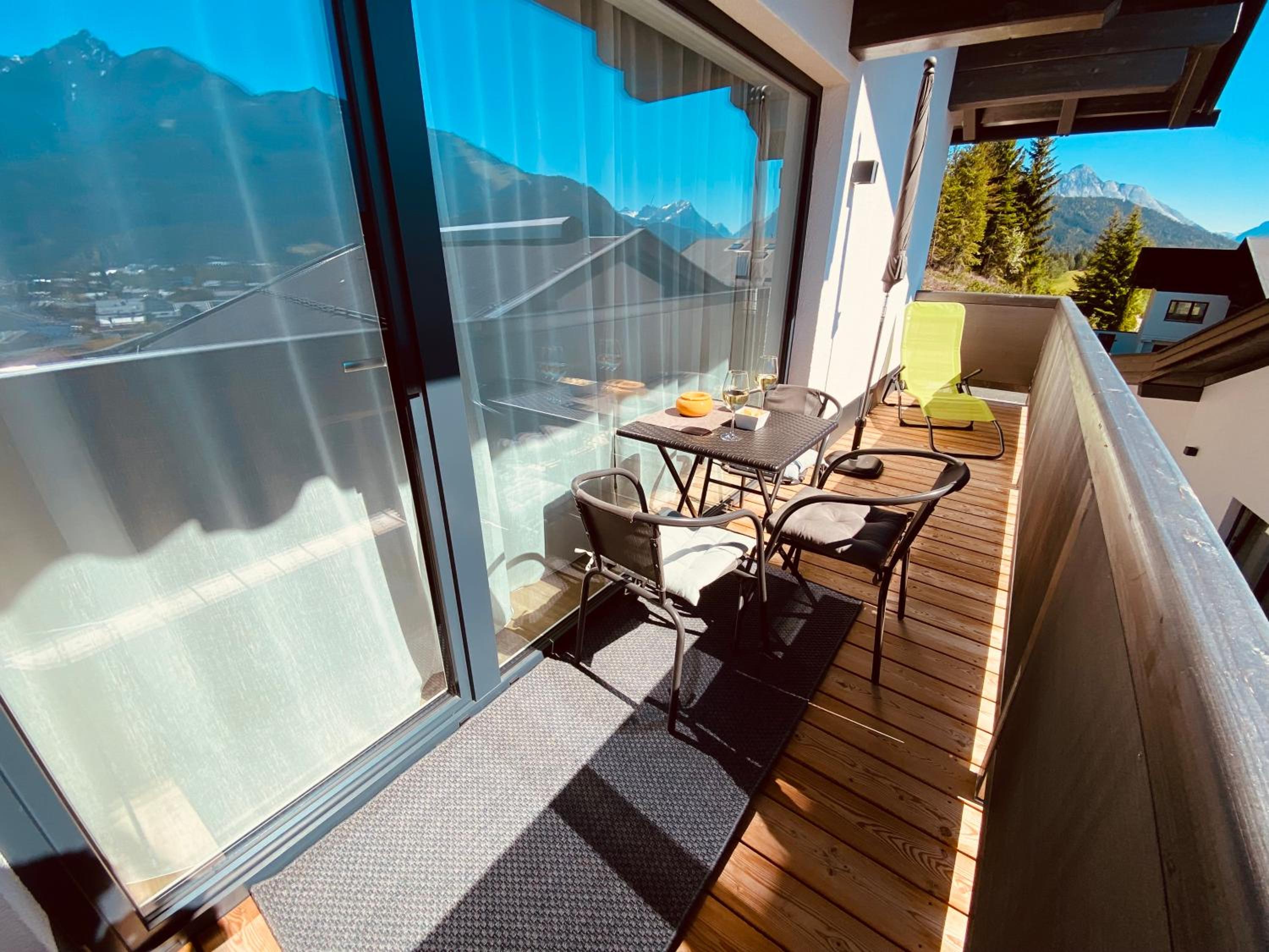 Panorama Apartment with Balcony and Mountain View photo 2
