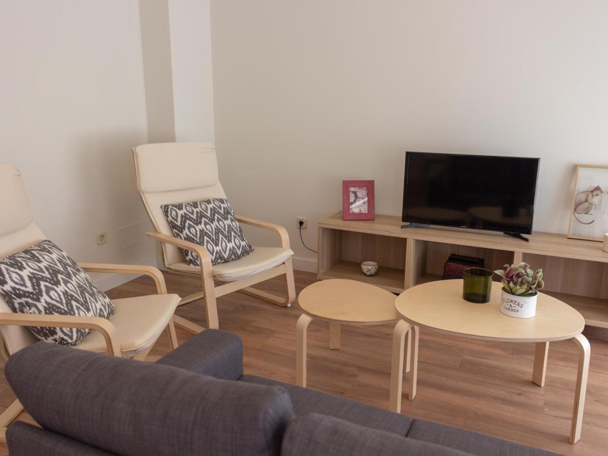 Three-Bedroom Apartment photo 2