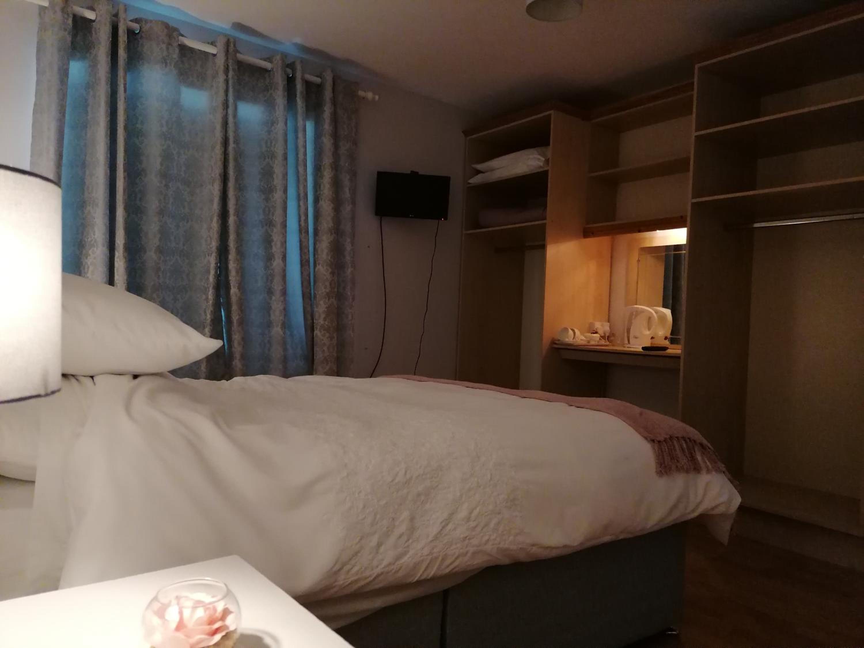 Double Room with Private External Bathroom - Photo 5