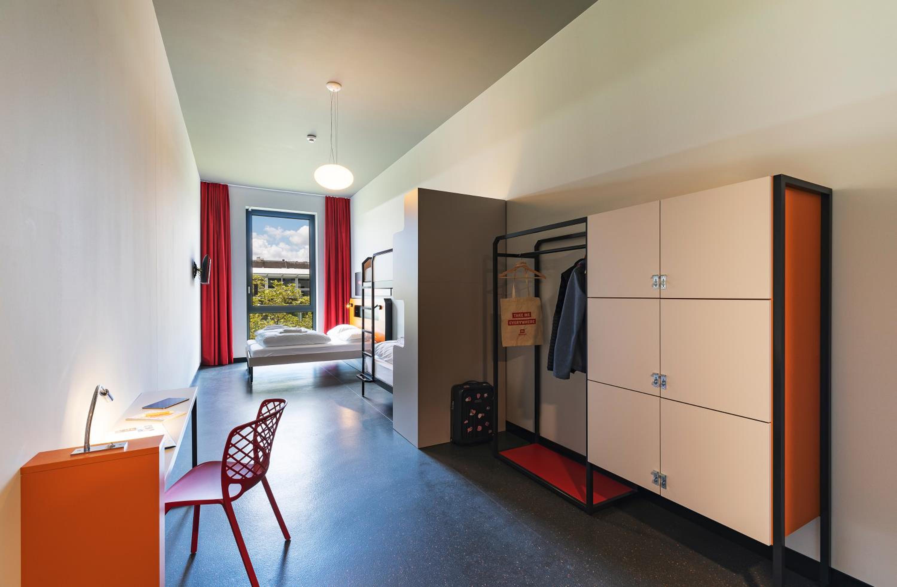 Bed in 4-Bed Mixed Dormitory Room photo 3