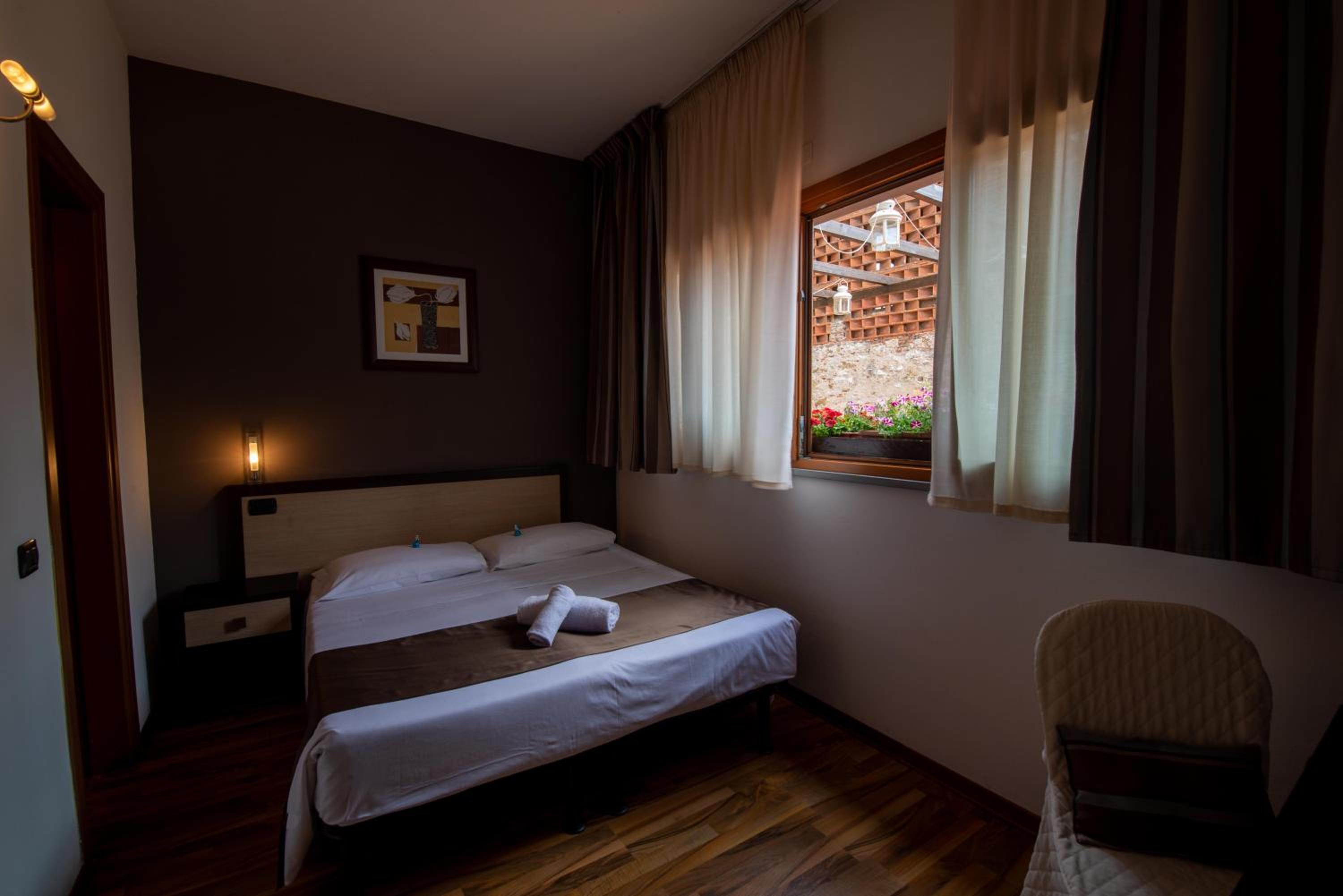 Single Room photo 3