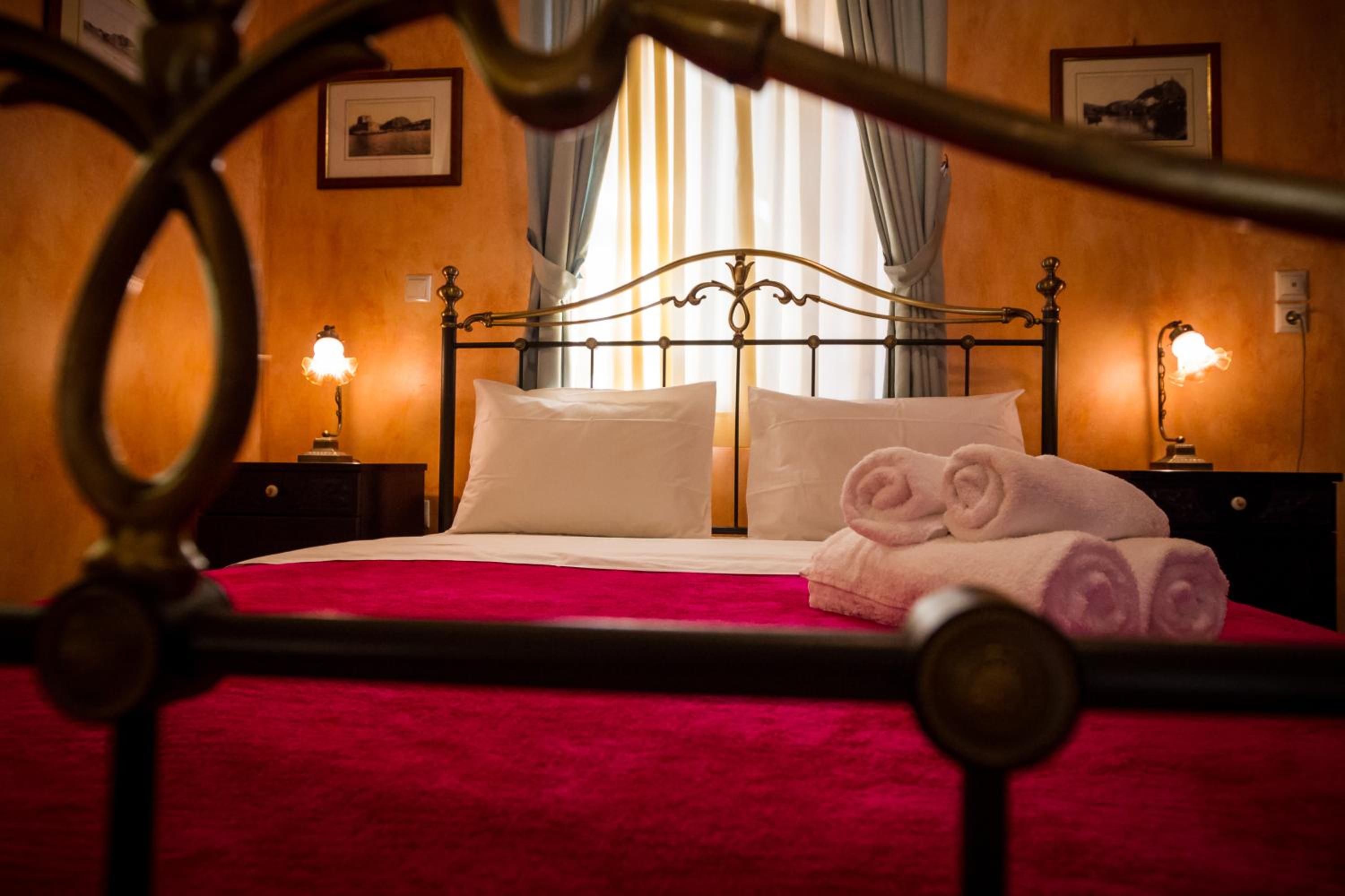 Deluxe Double Room with Balcony photo 3