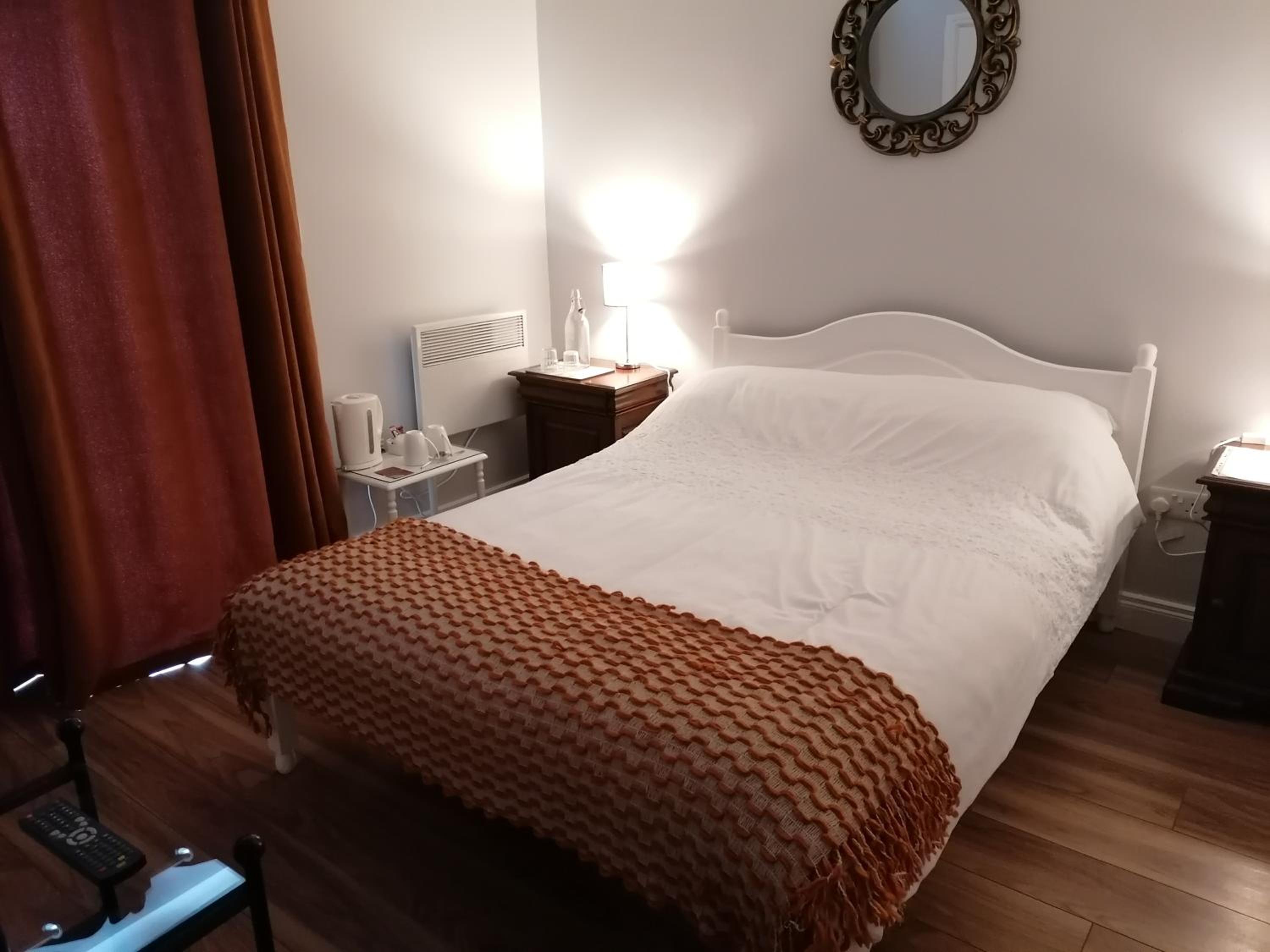 Deluxe Double Room with Shower - Photo 8
