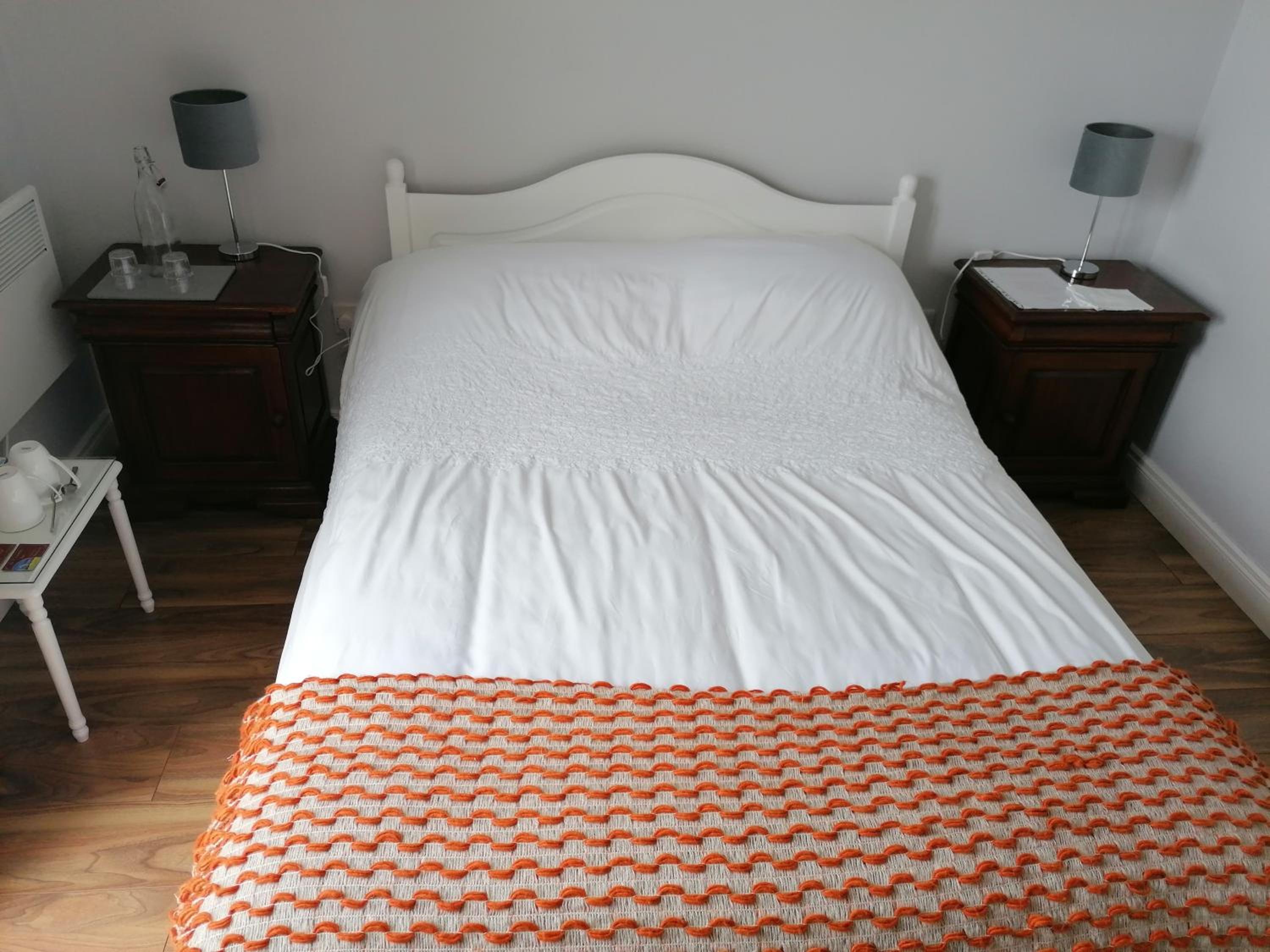 Deluxe Double Room with Shower - Photo 7