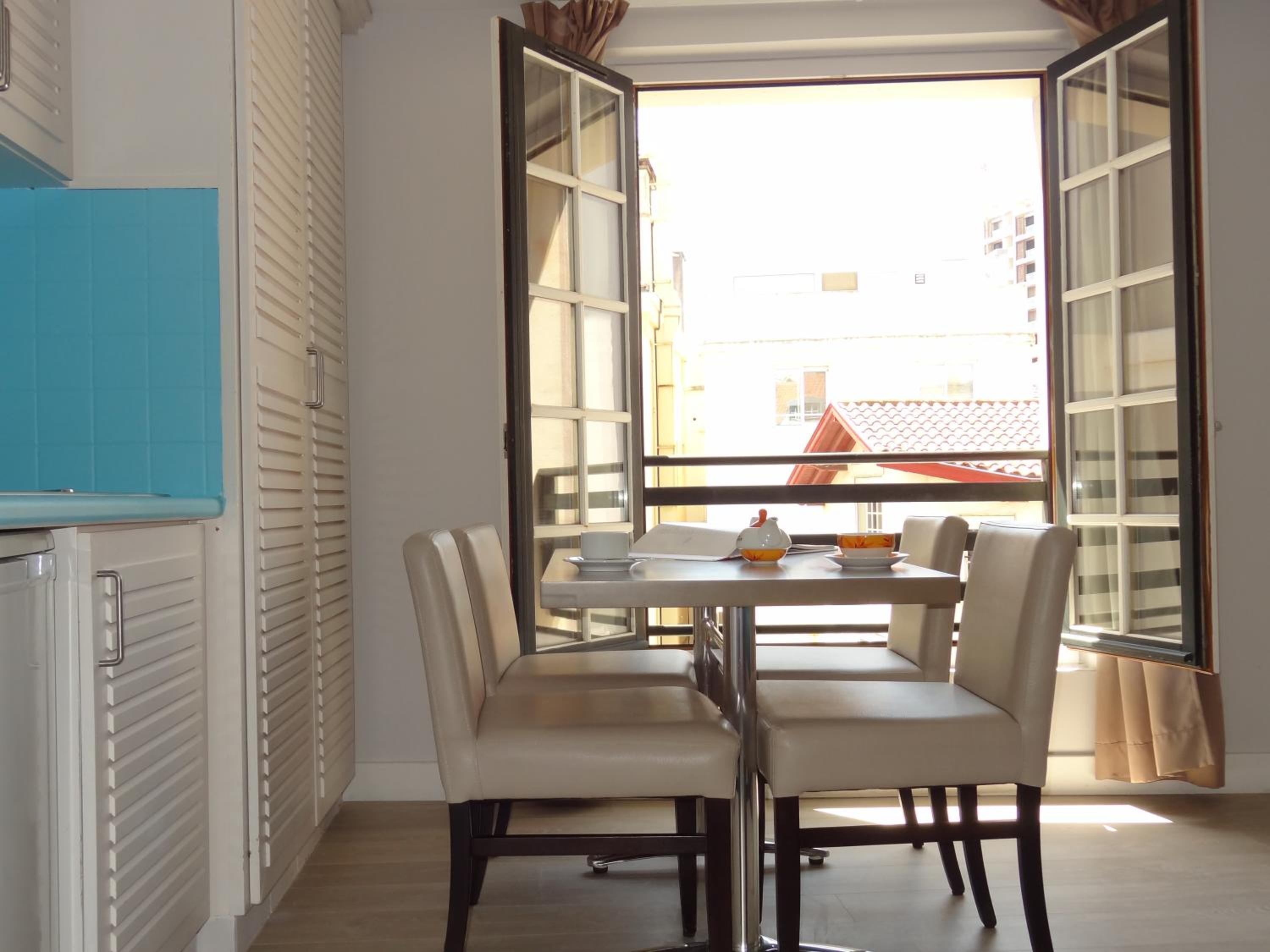 One-Bedroom Apartment with Courtyard View  - Photo 7