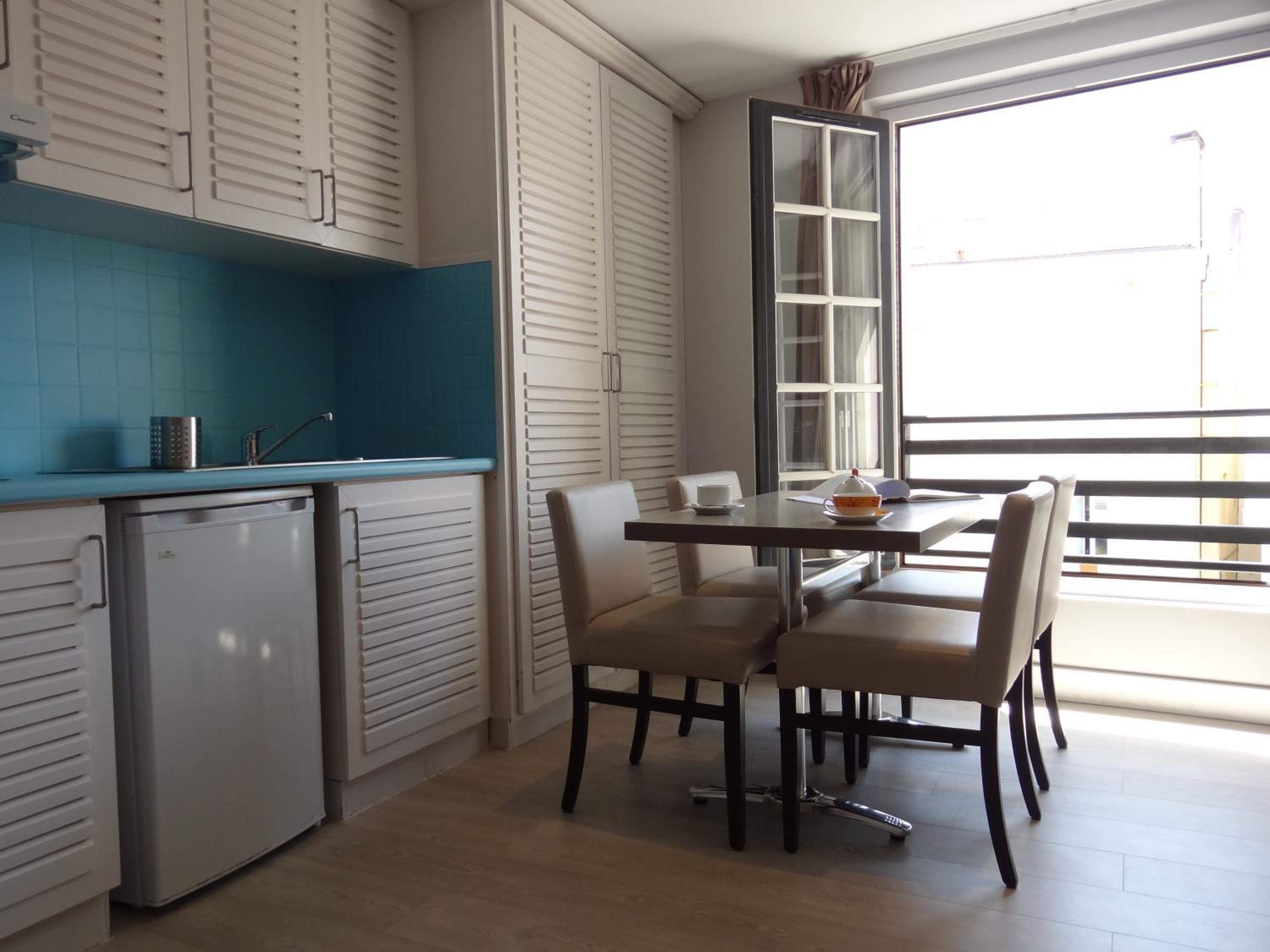 One-Bedroom Apartment with Courtyard View  - Photo 5