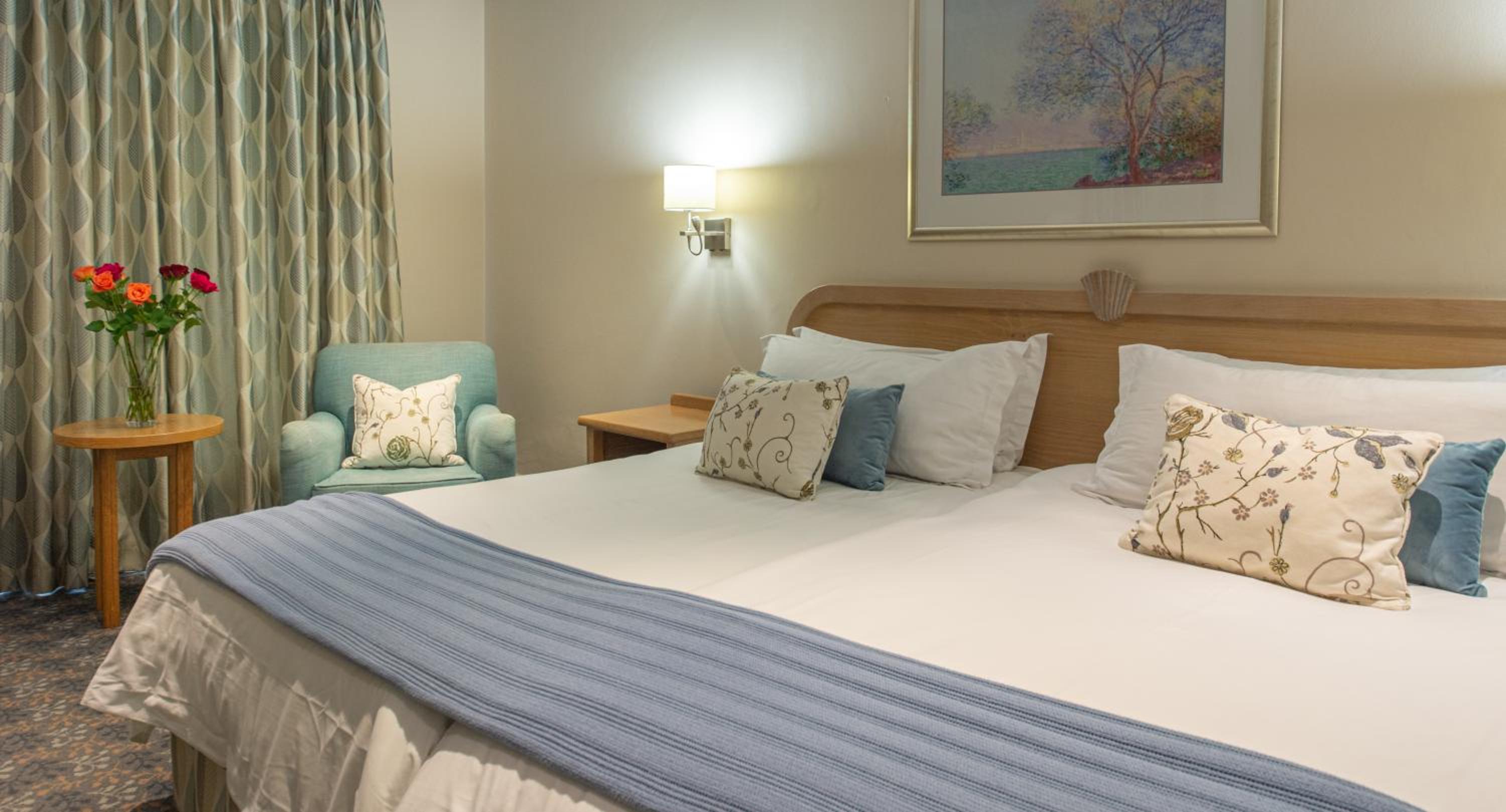 Standard Twin Room thumbnail 6
