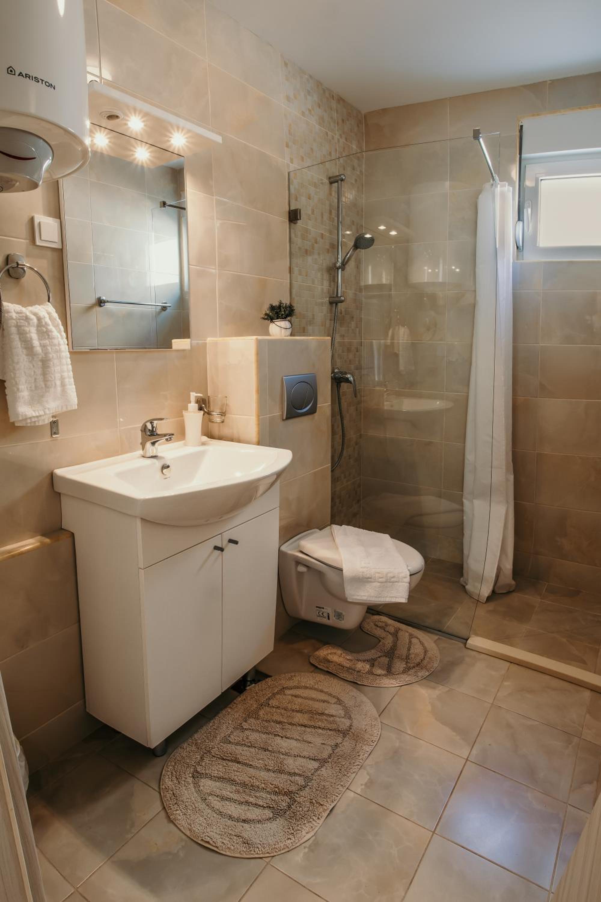 Two-Bedroom Apartment with Balcony photo 2