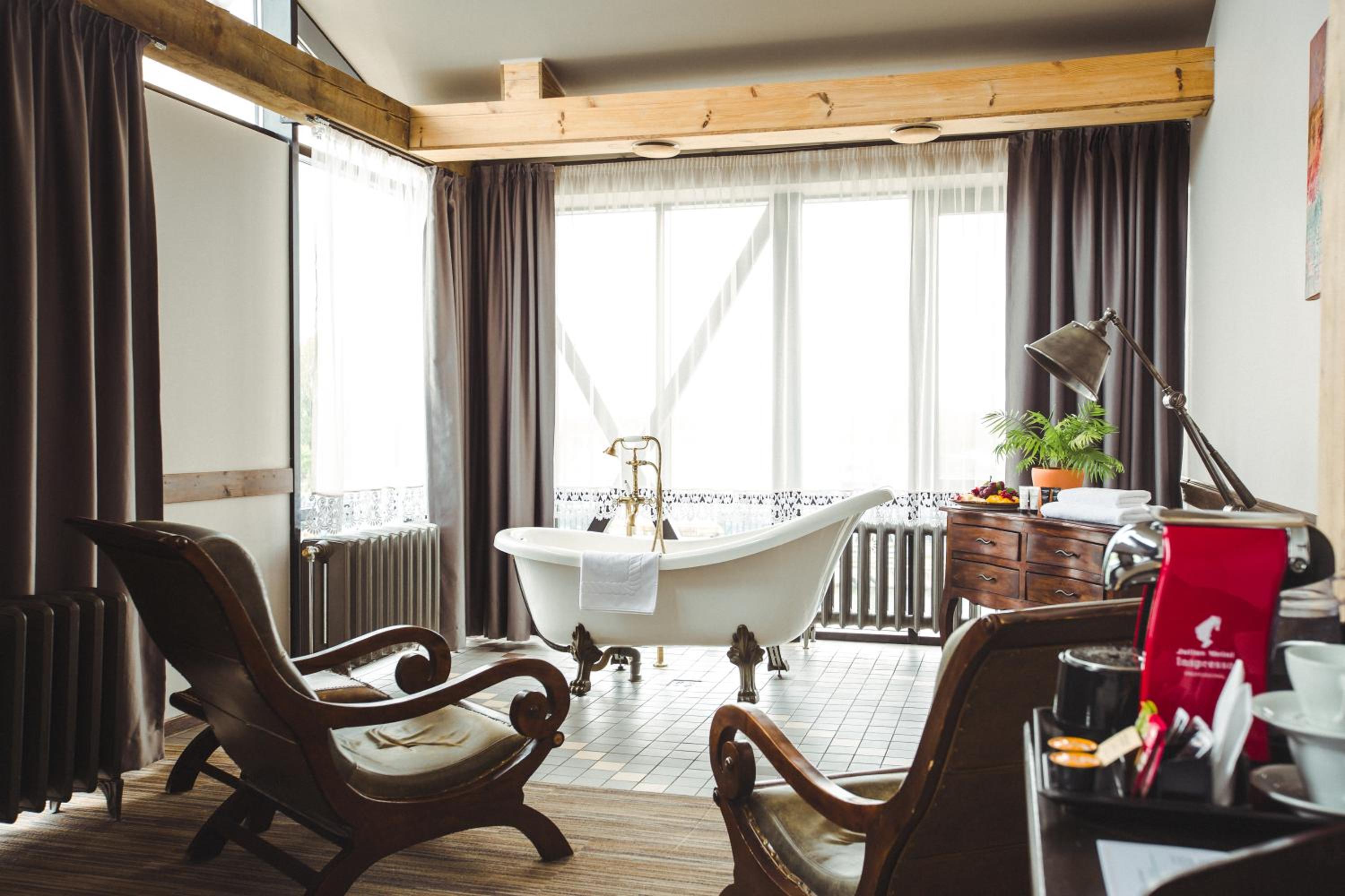 Suite - Photo 3