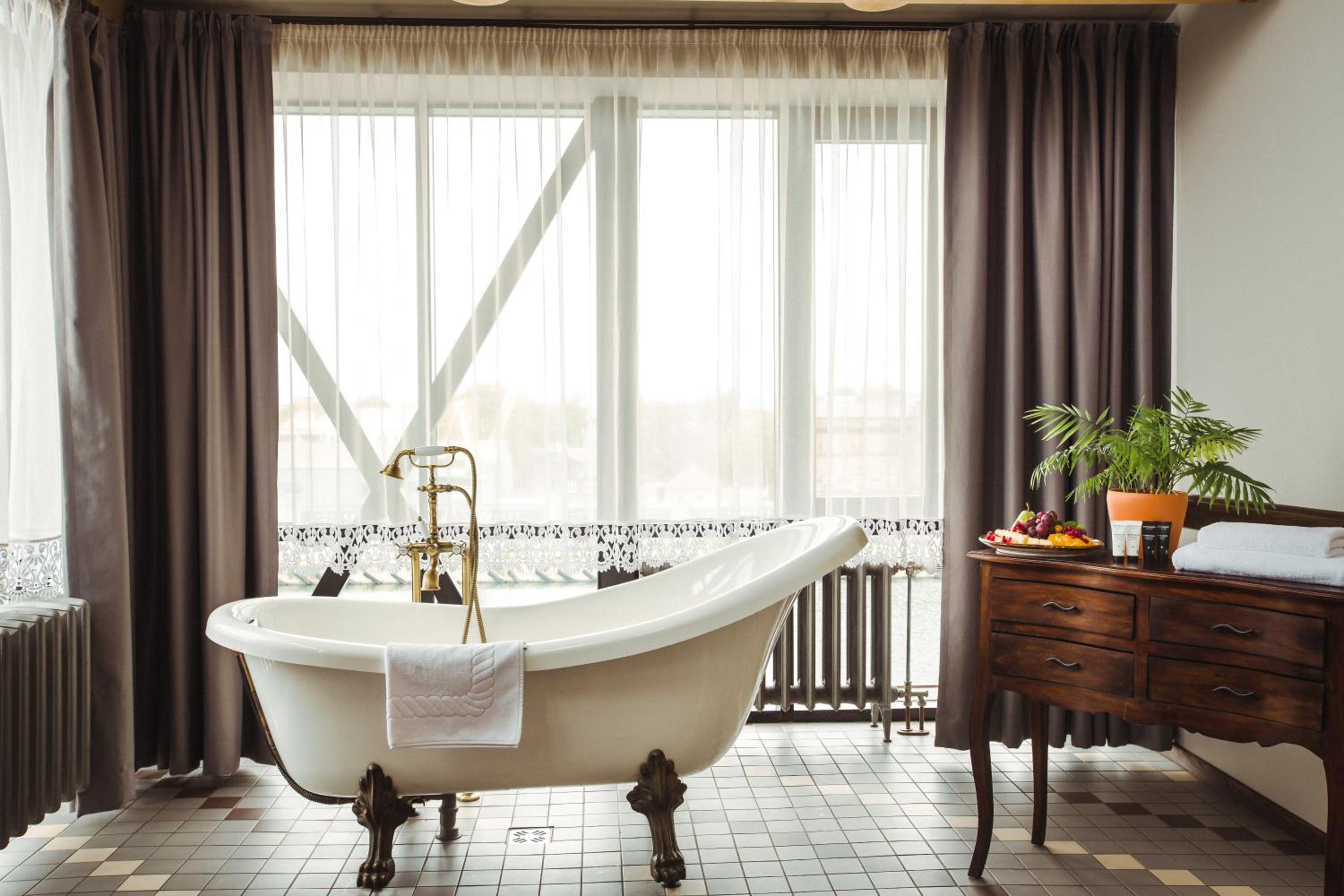 Suite - Photo 2
