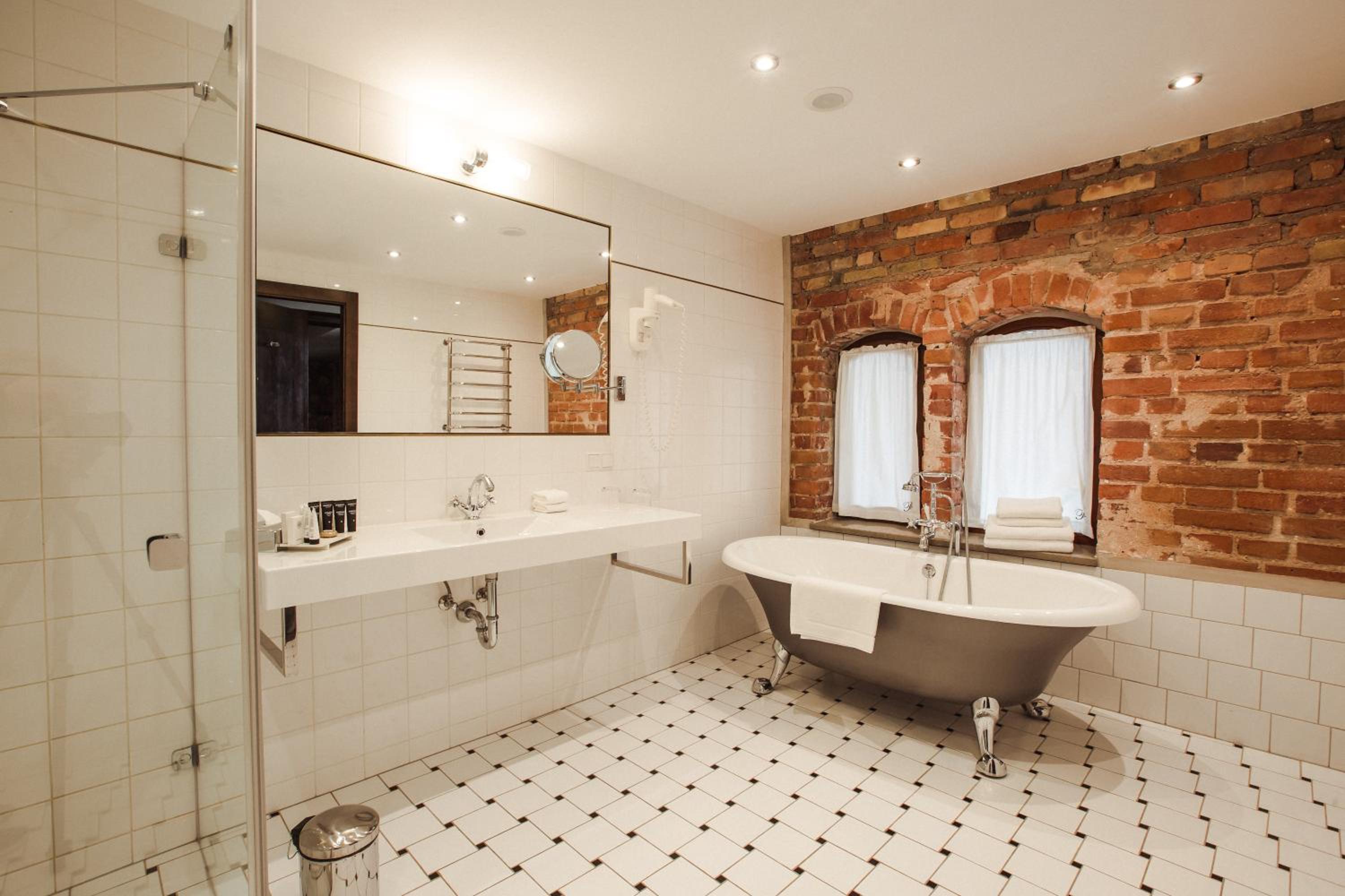 One-Bedroom Suite - Photo 2