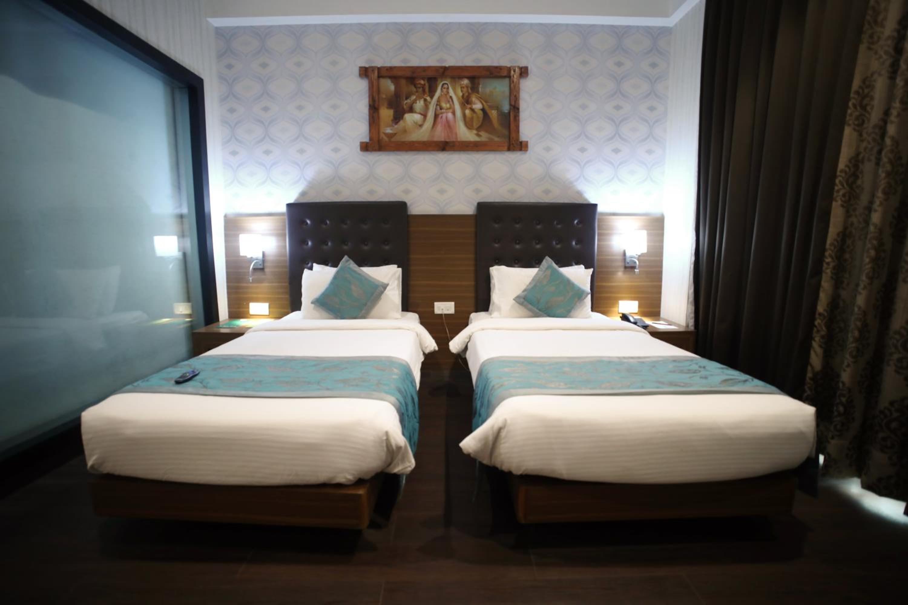 Super Deluxe Room Twin Bed - Photo 9