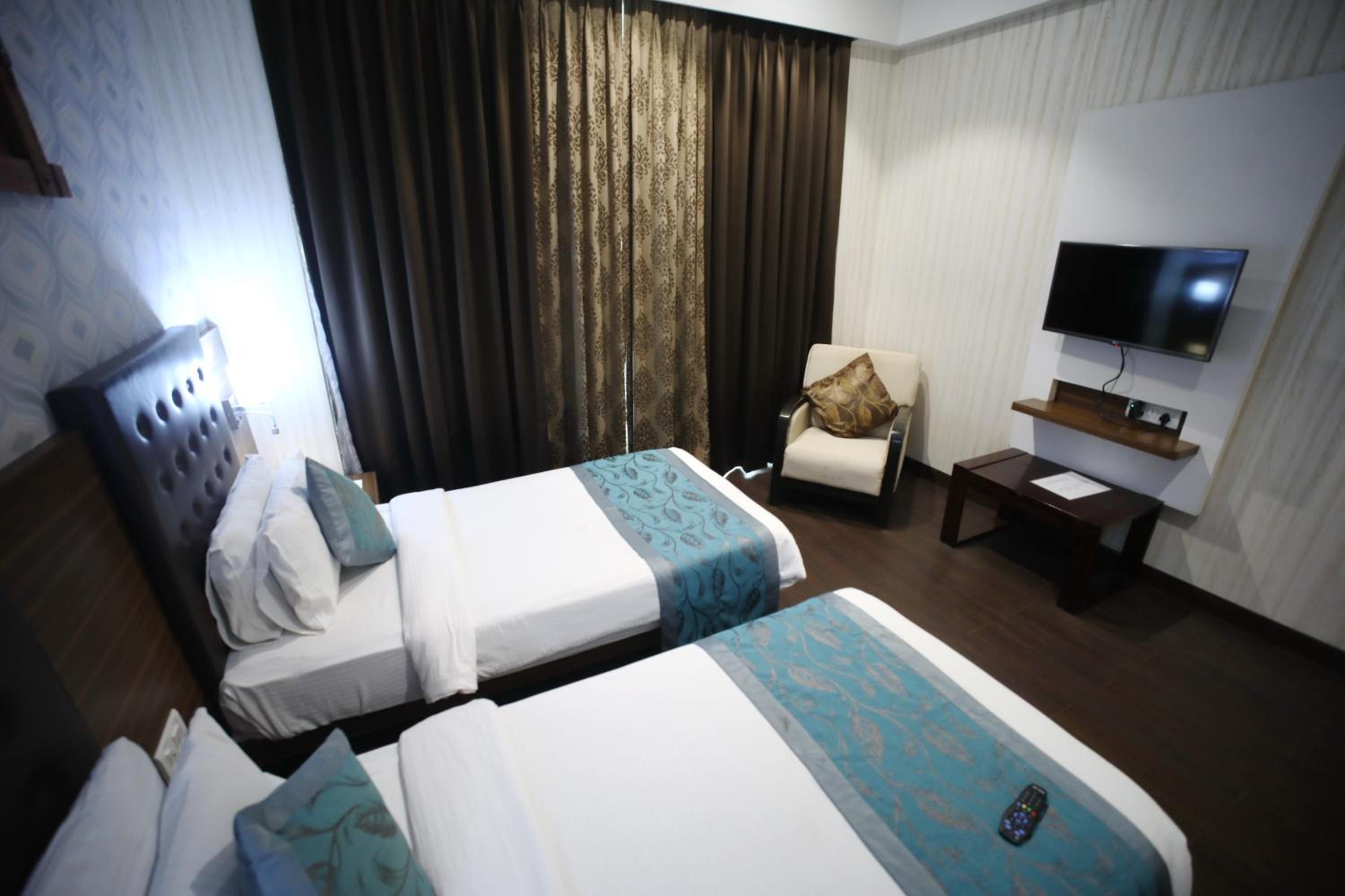 Super Deluxe Room Twin Bed - Photo 5