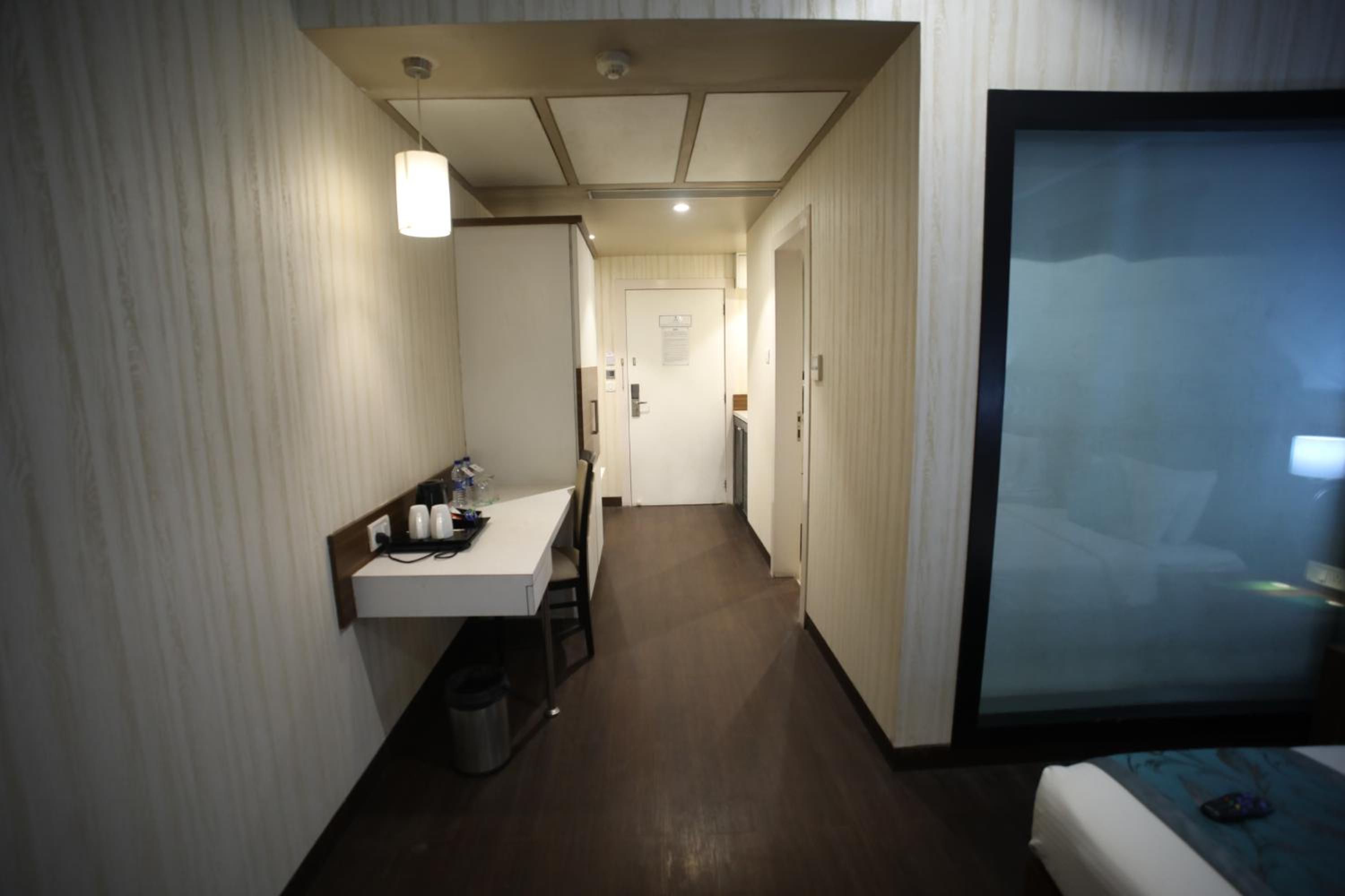 Super Deluxe Room Twin Bed - Photo 7