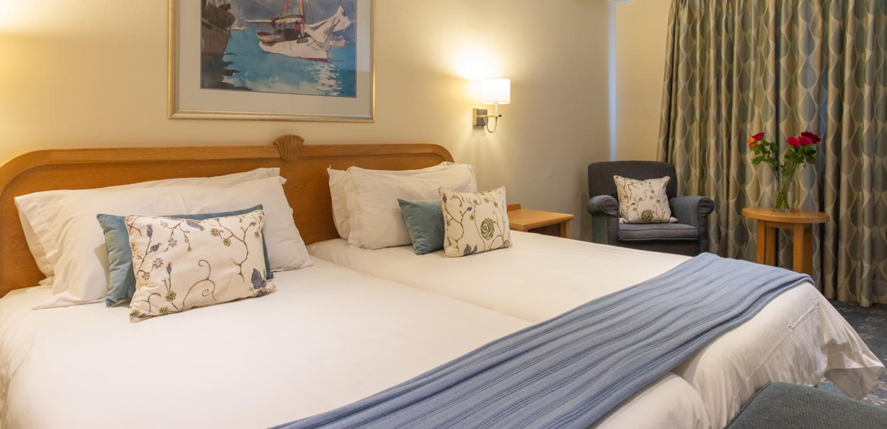 Twin Room with Partial Sea View