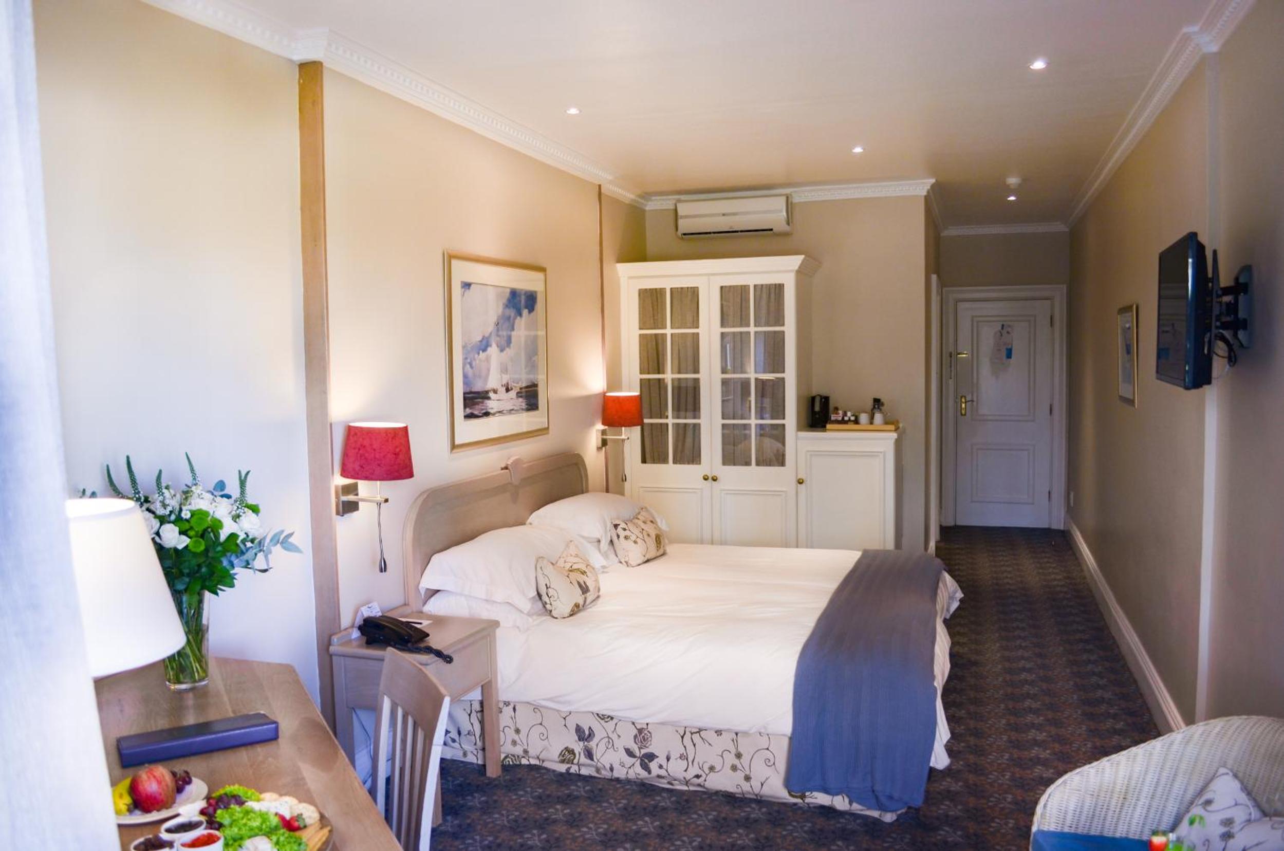 Twin Room with Partial Sea View