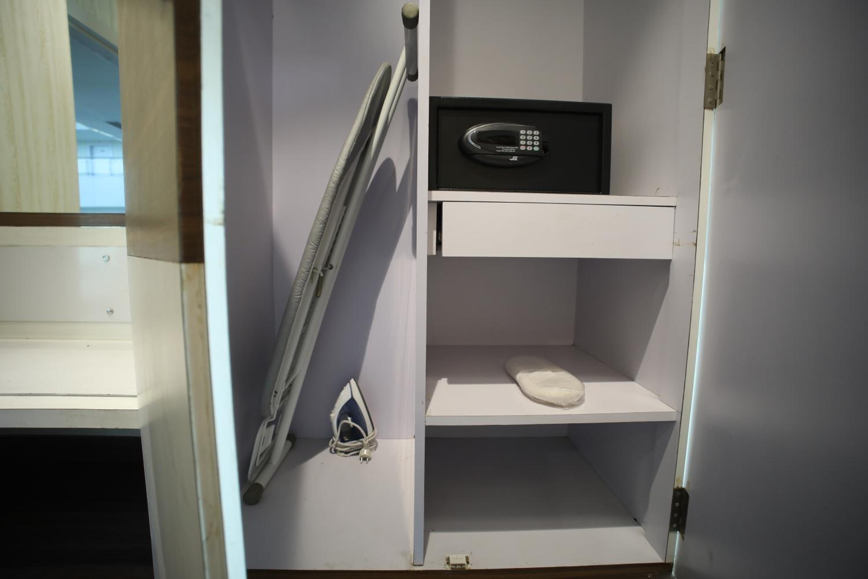 Super Deluxe Room King Bed - Photo 6