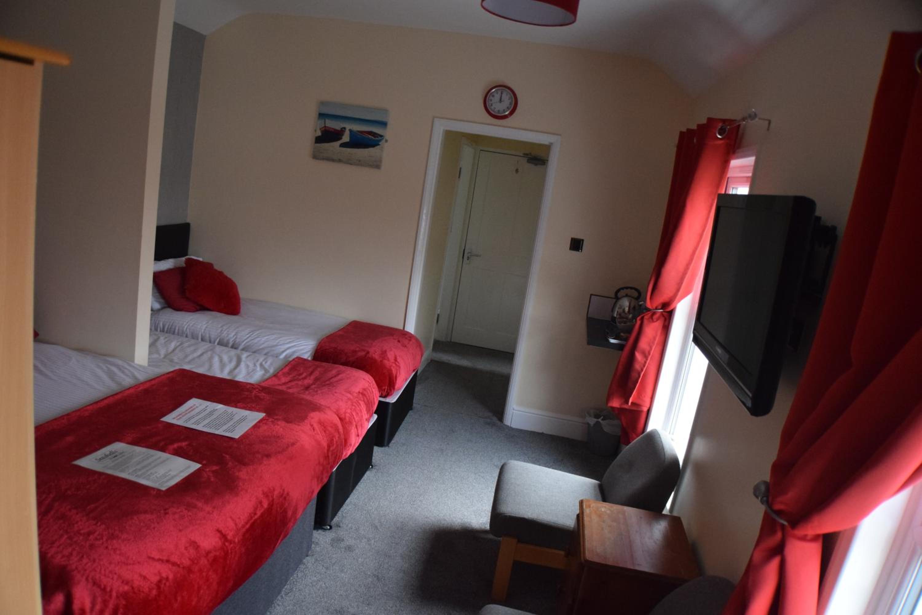 Deluxe Family Room photo 3