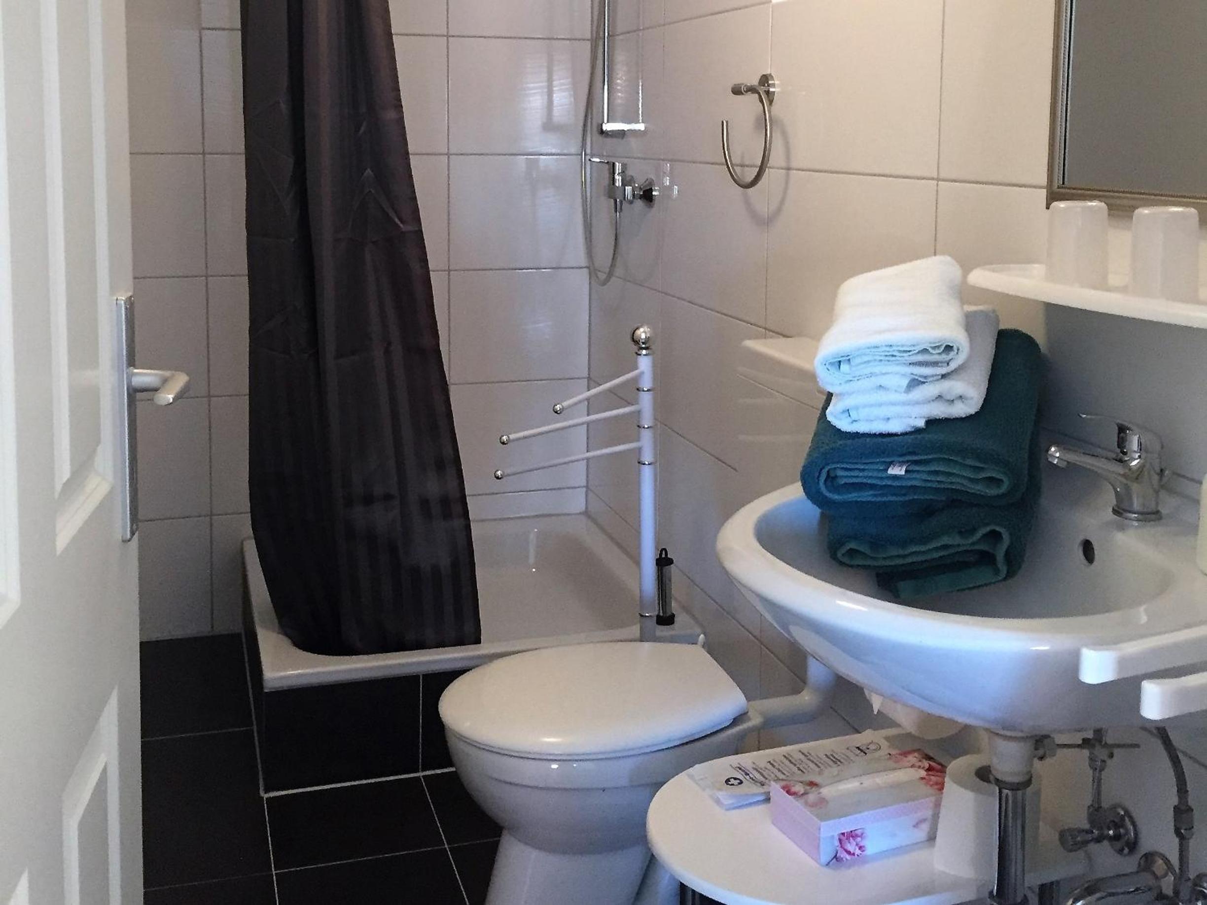 Double Room with Private Bathroom photo 3