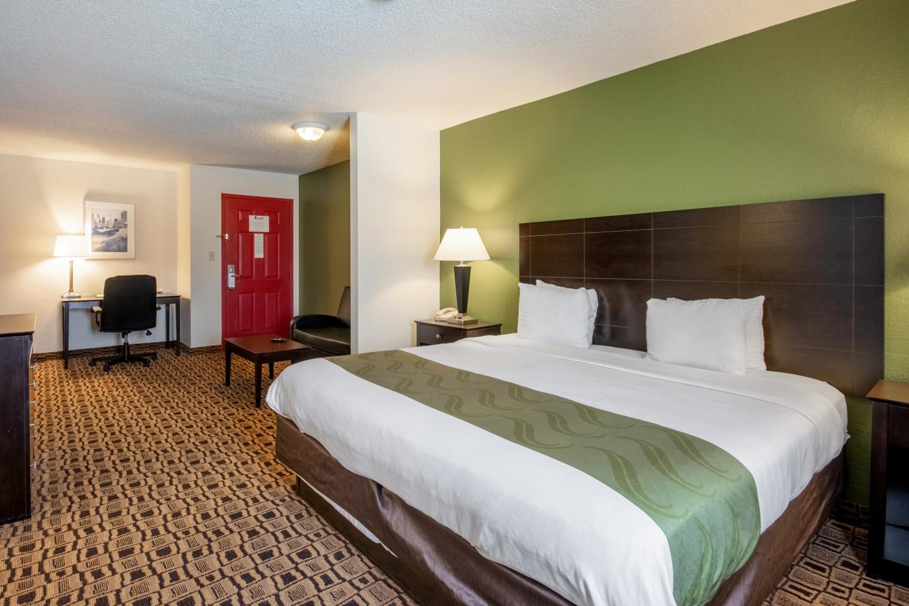 King Suite - Disability Access/Non-Smoking - Photo 2