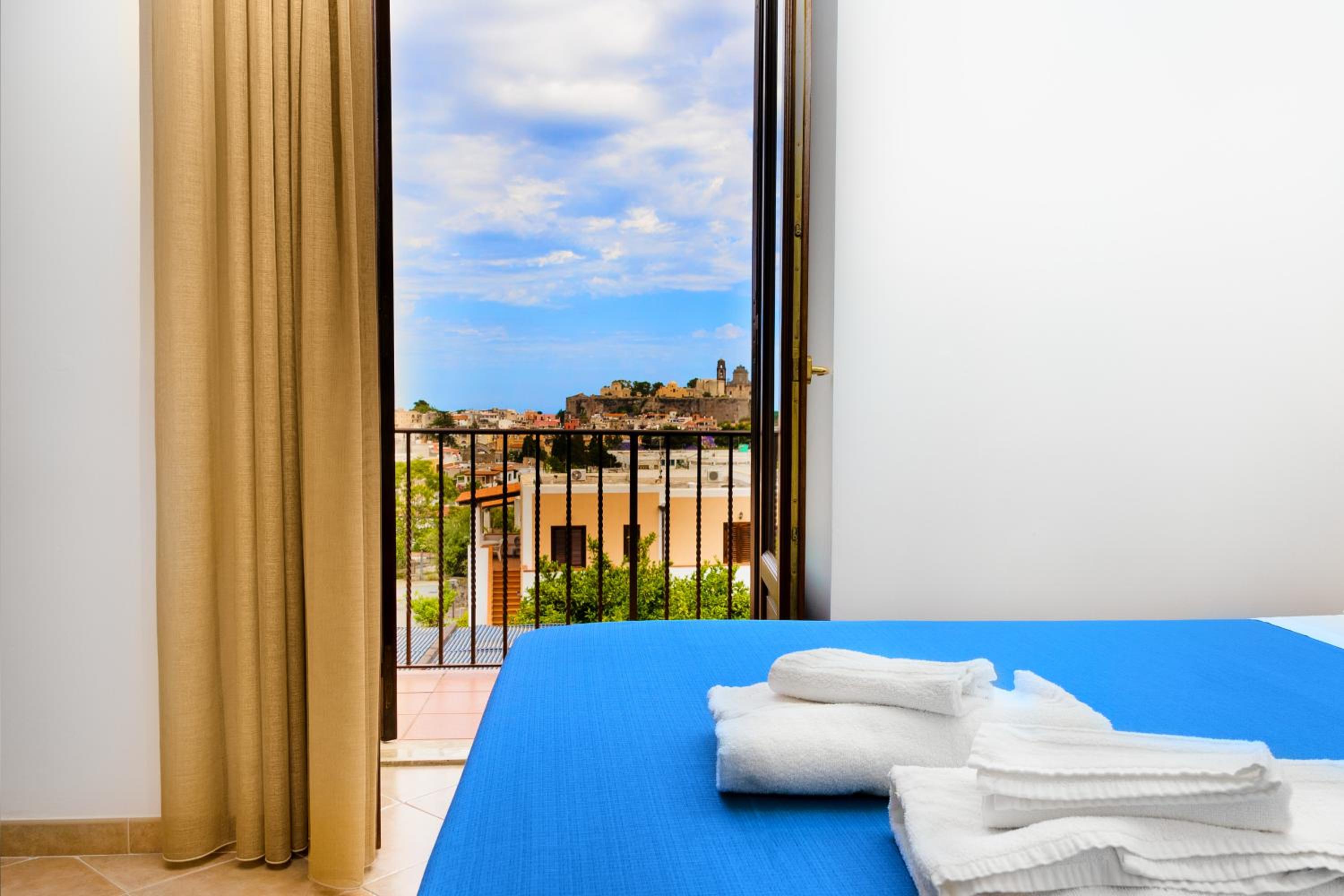 Double Room with Sea View photo 3