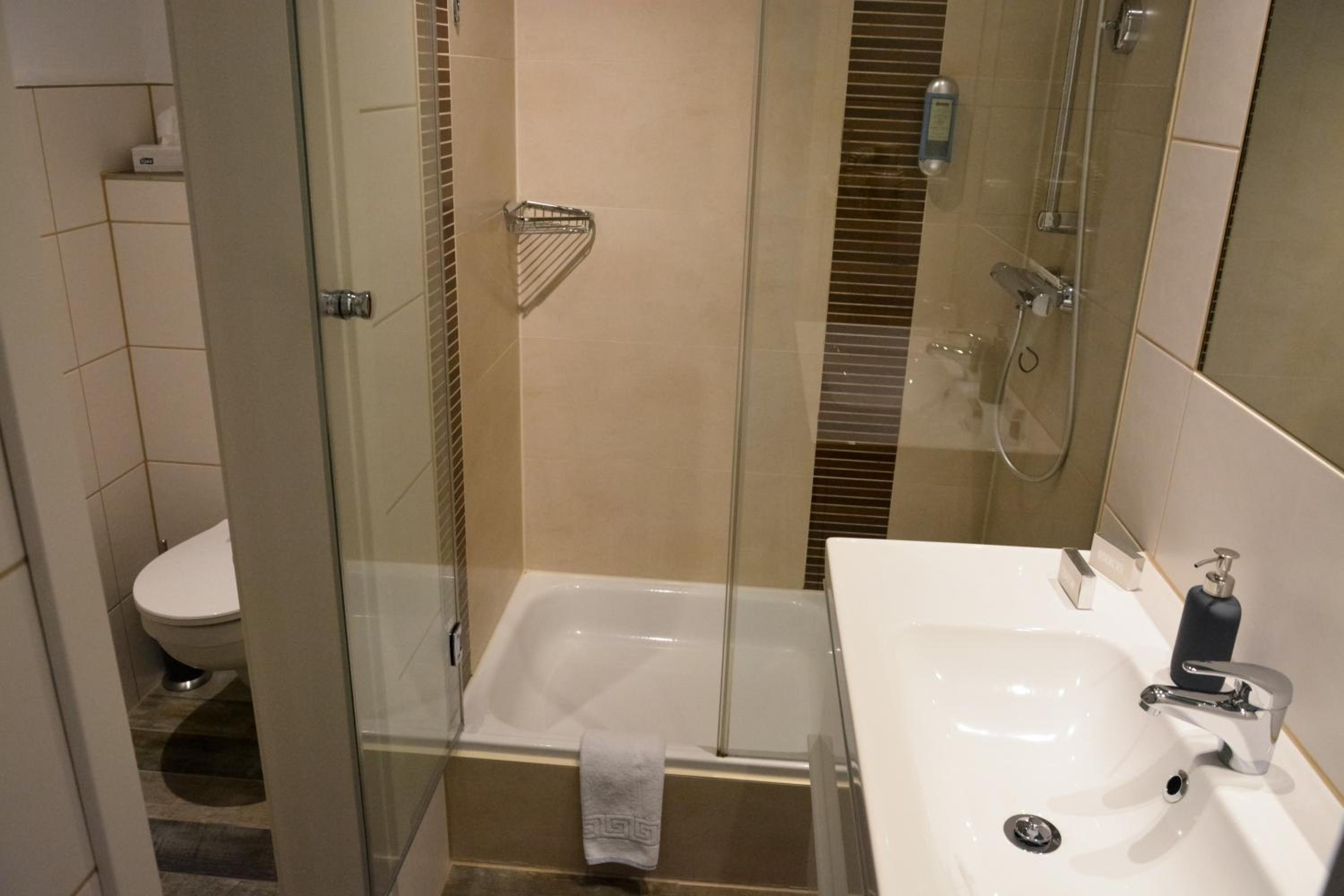 Large Double Room photo 3