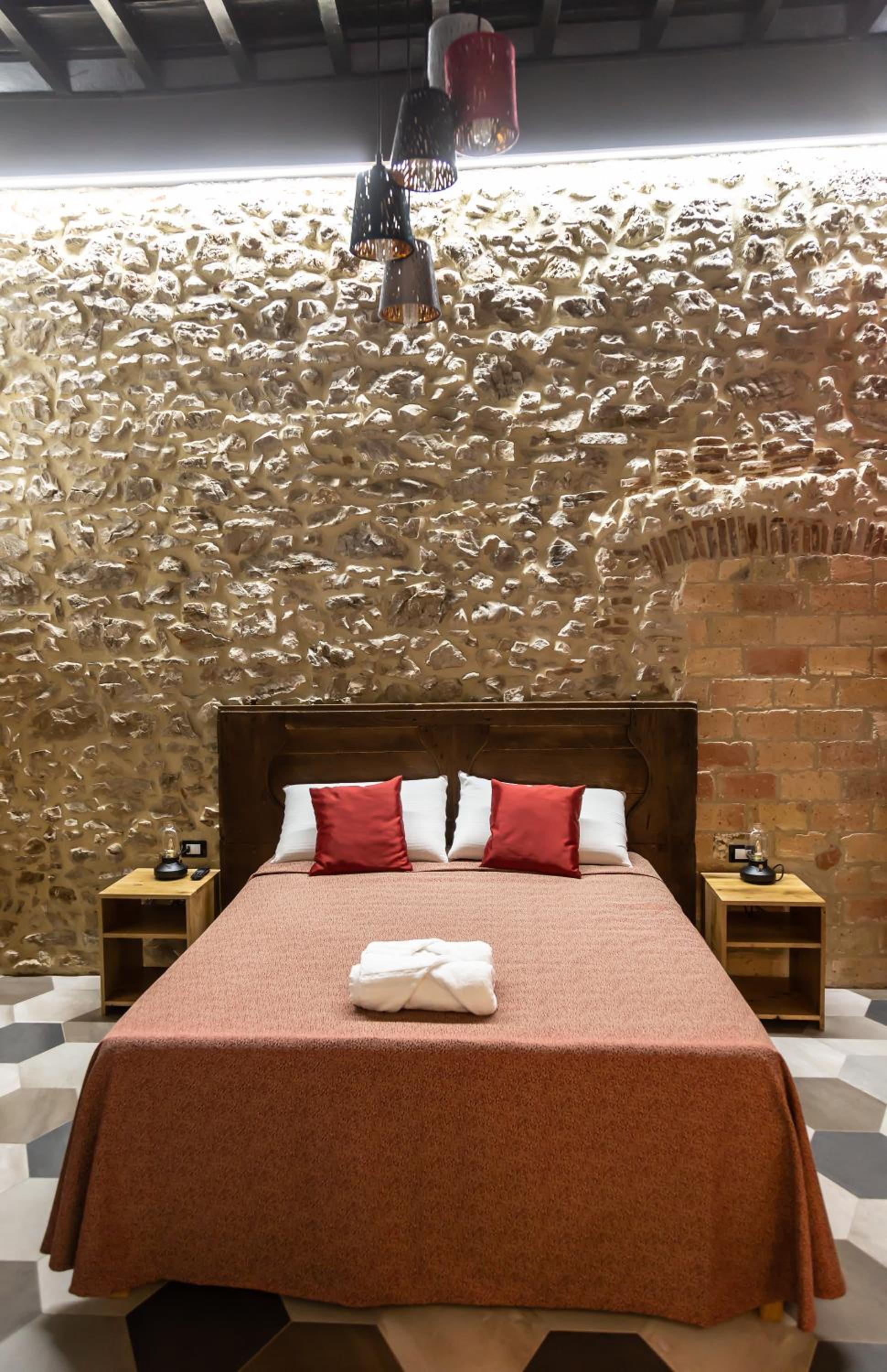 Double Room - Photo 9