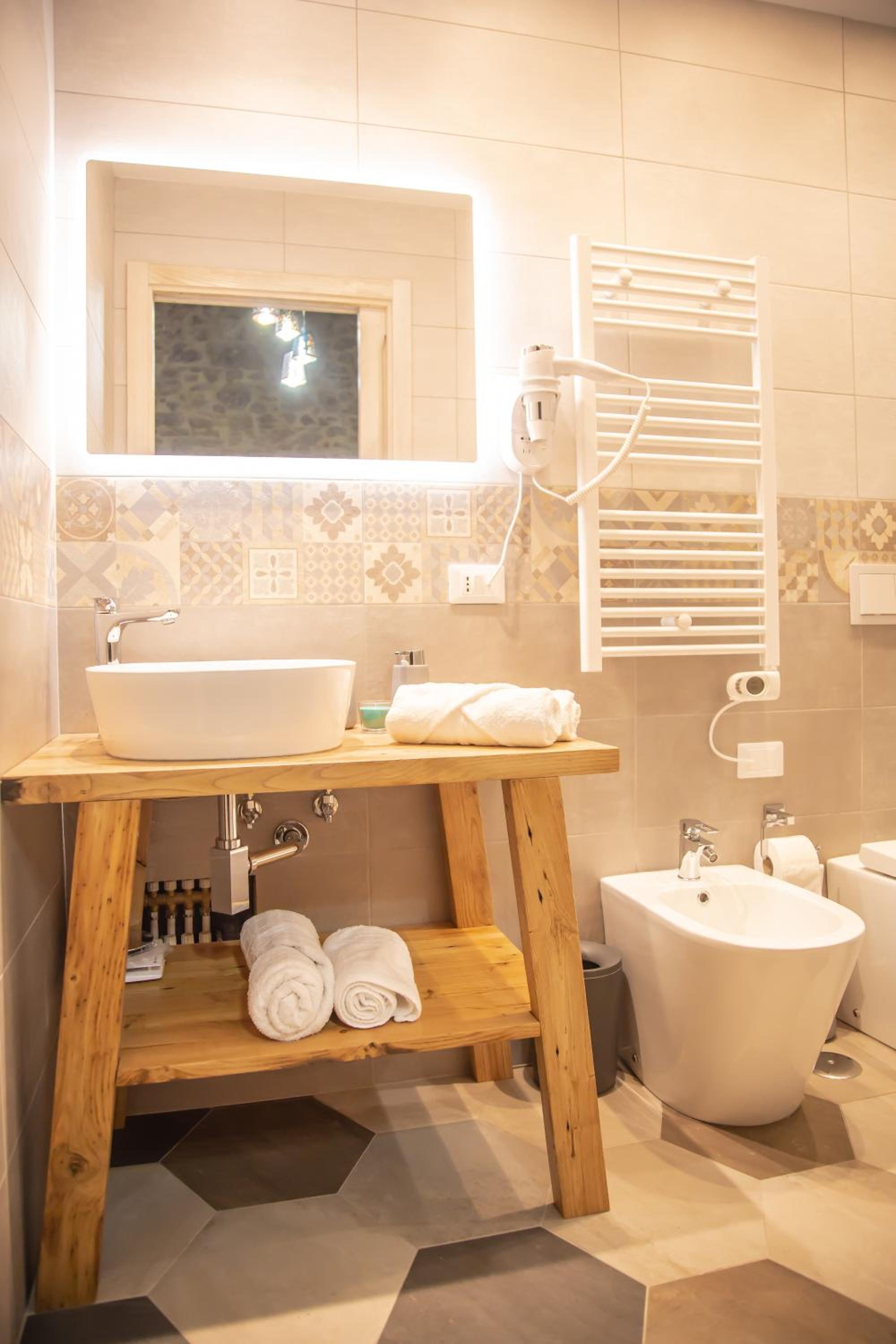 Double Room - Photo 7