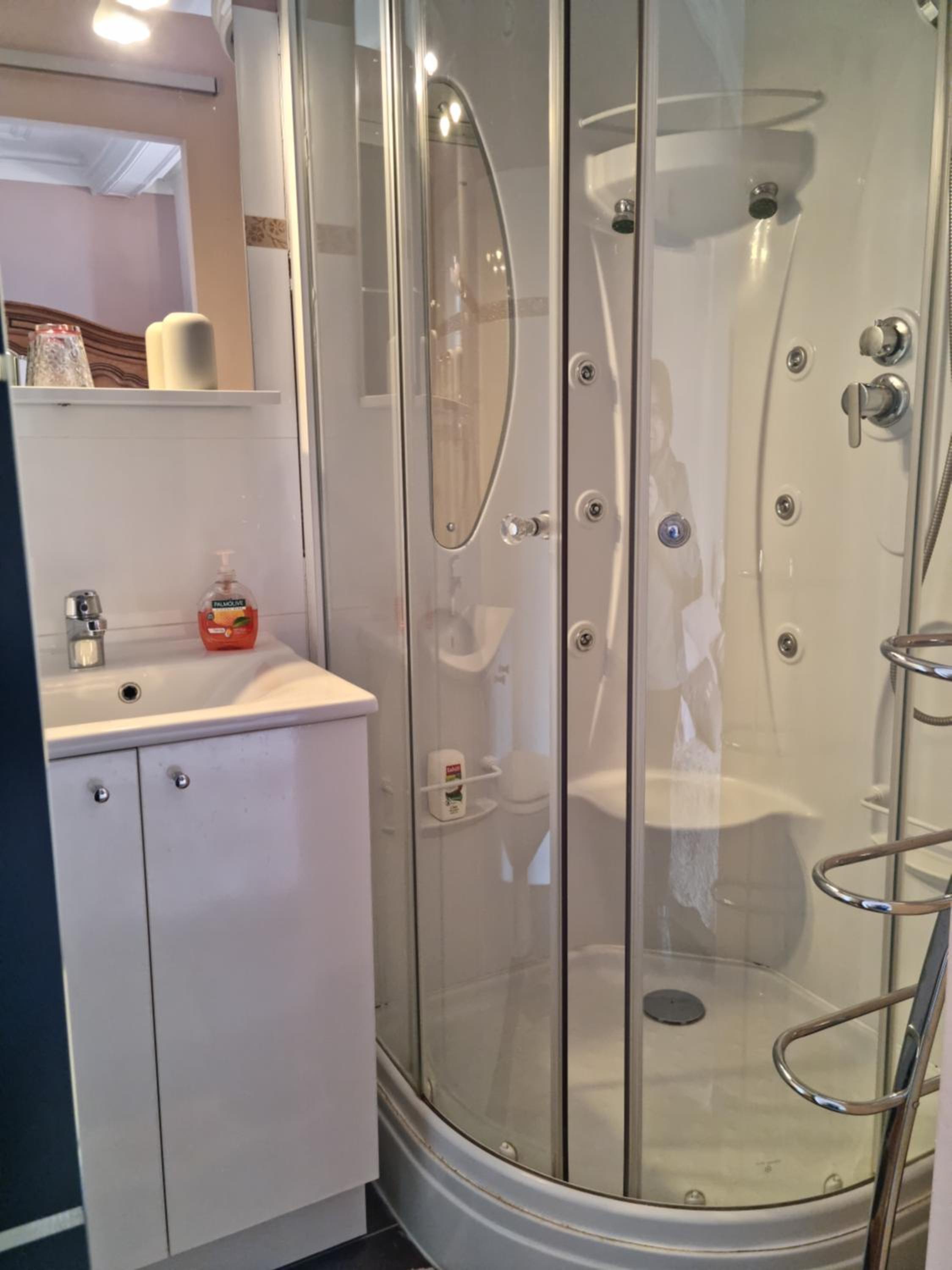 Quadruple Room with Private Bathroom photo 2