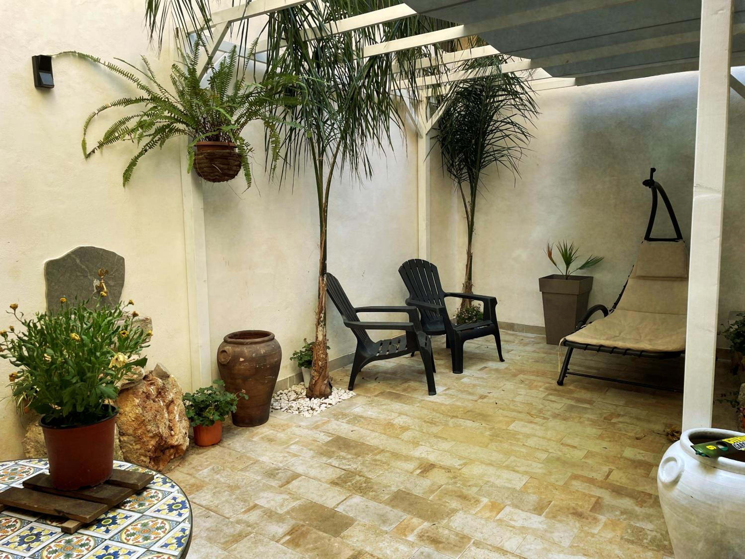 One-Bedroom Apartment - Photo 27