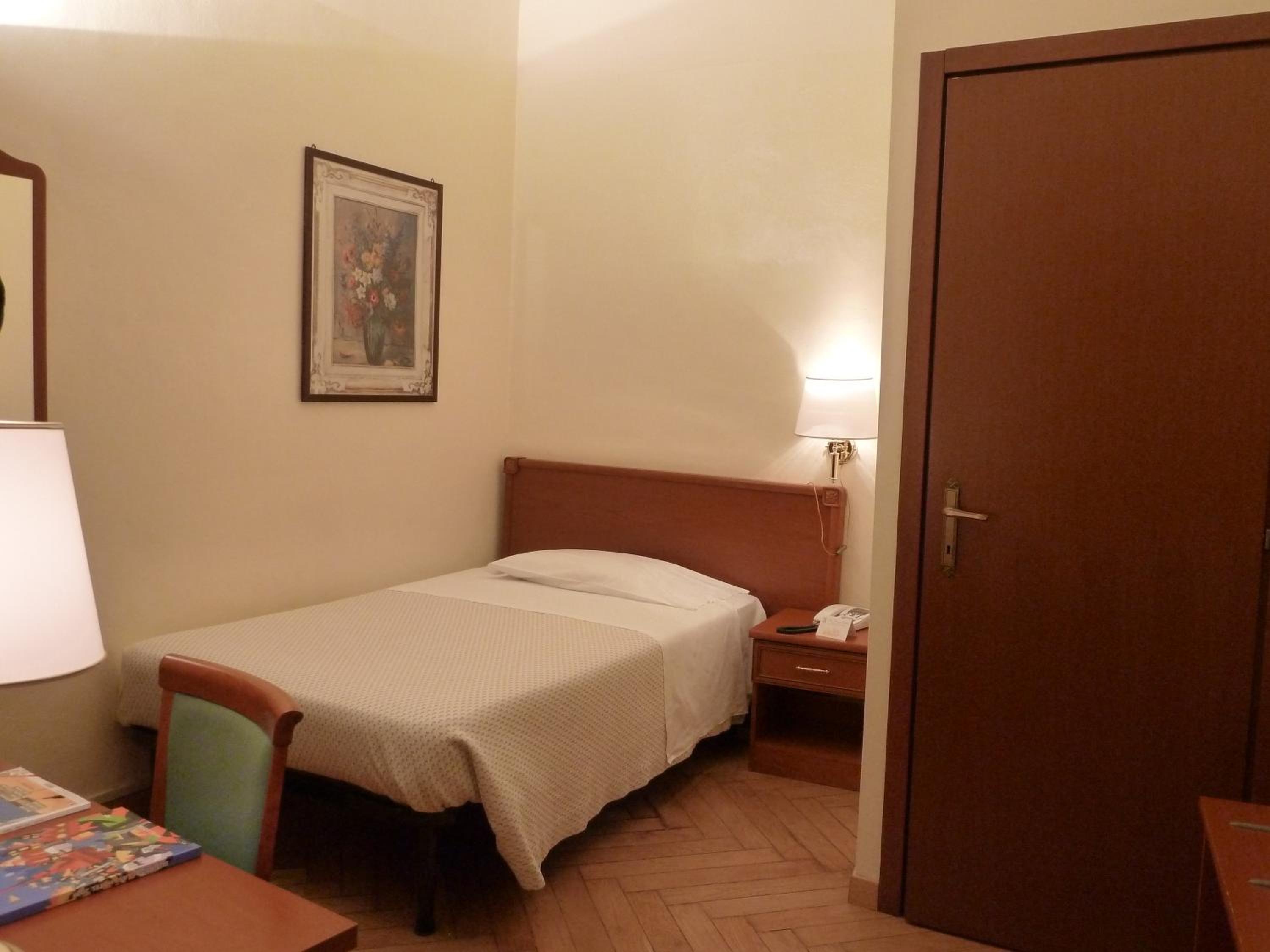 Standard Single Room photo 2