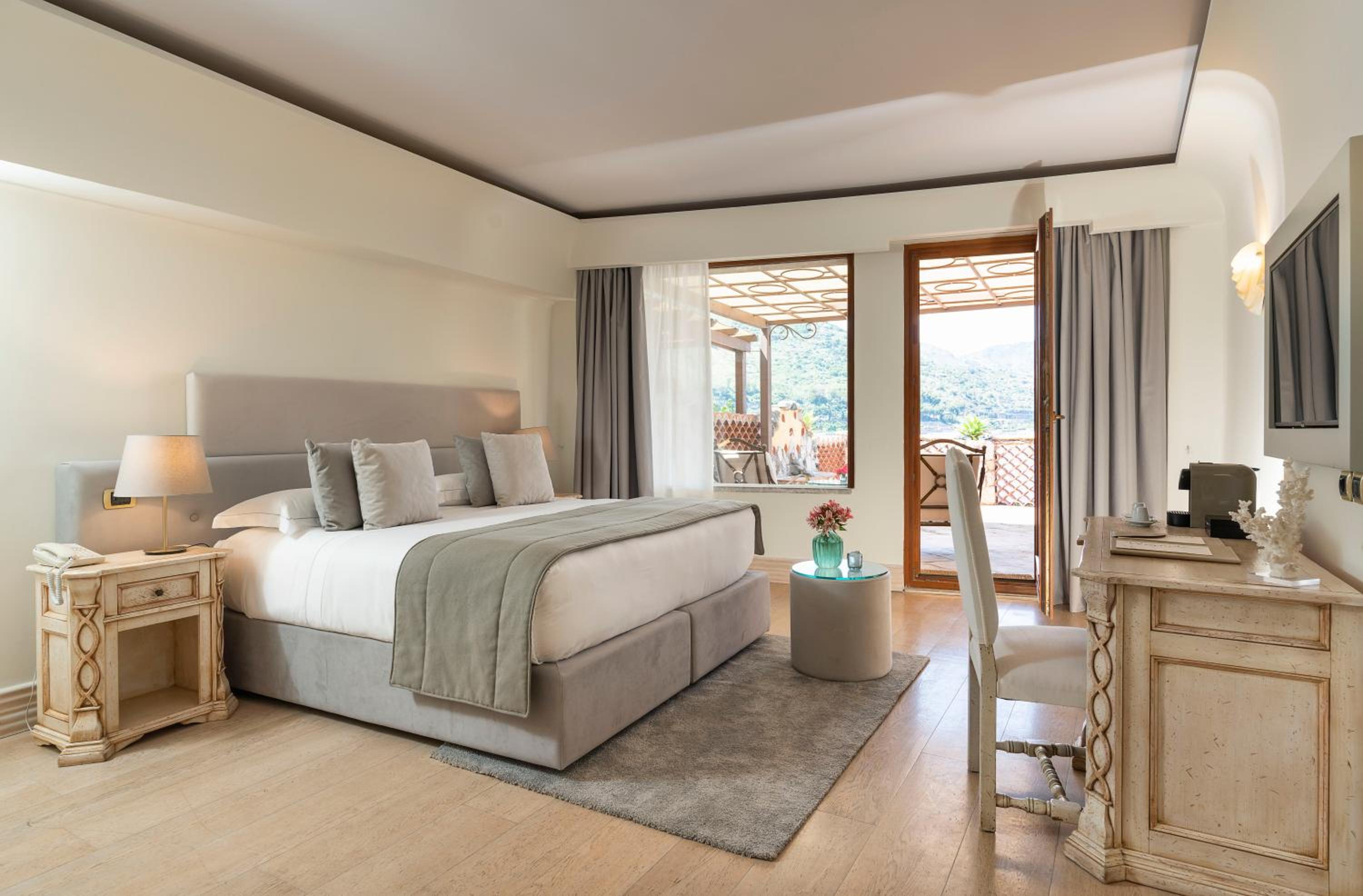 Superior Double or Twin Room with Sea View - Photo 3