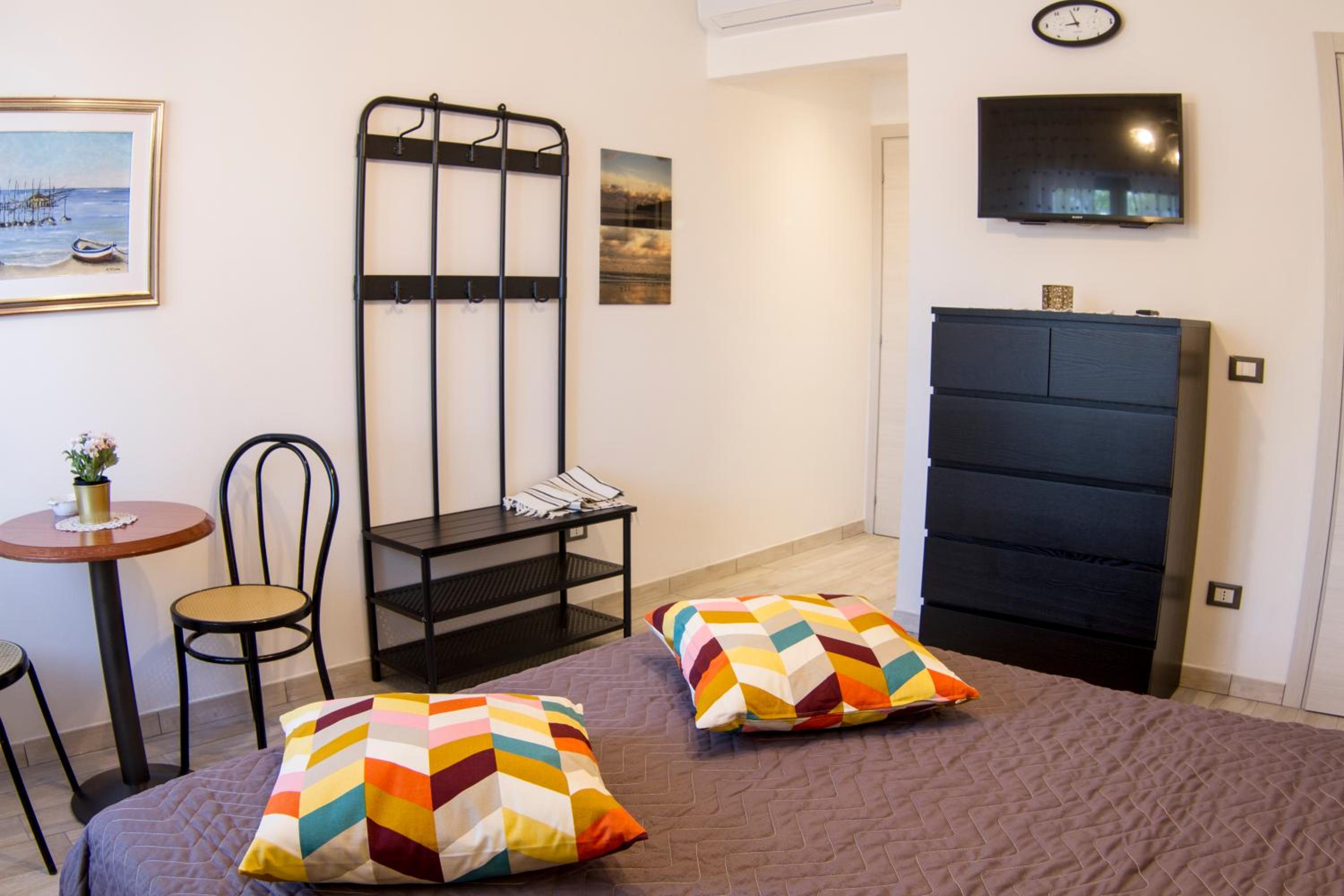 Deluxe Room (2 Adults + 1 Child) - Photo 6