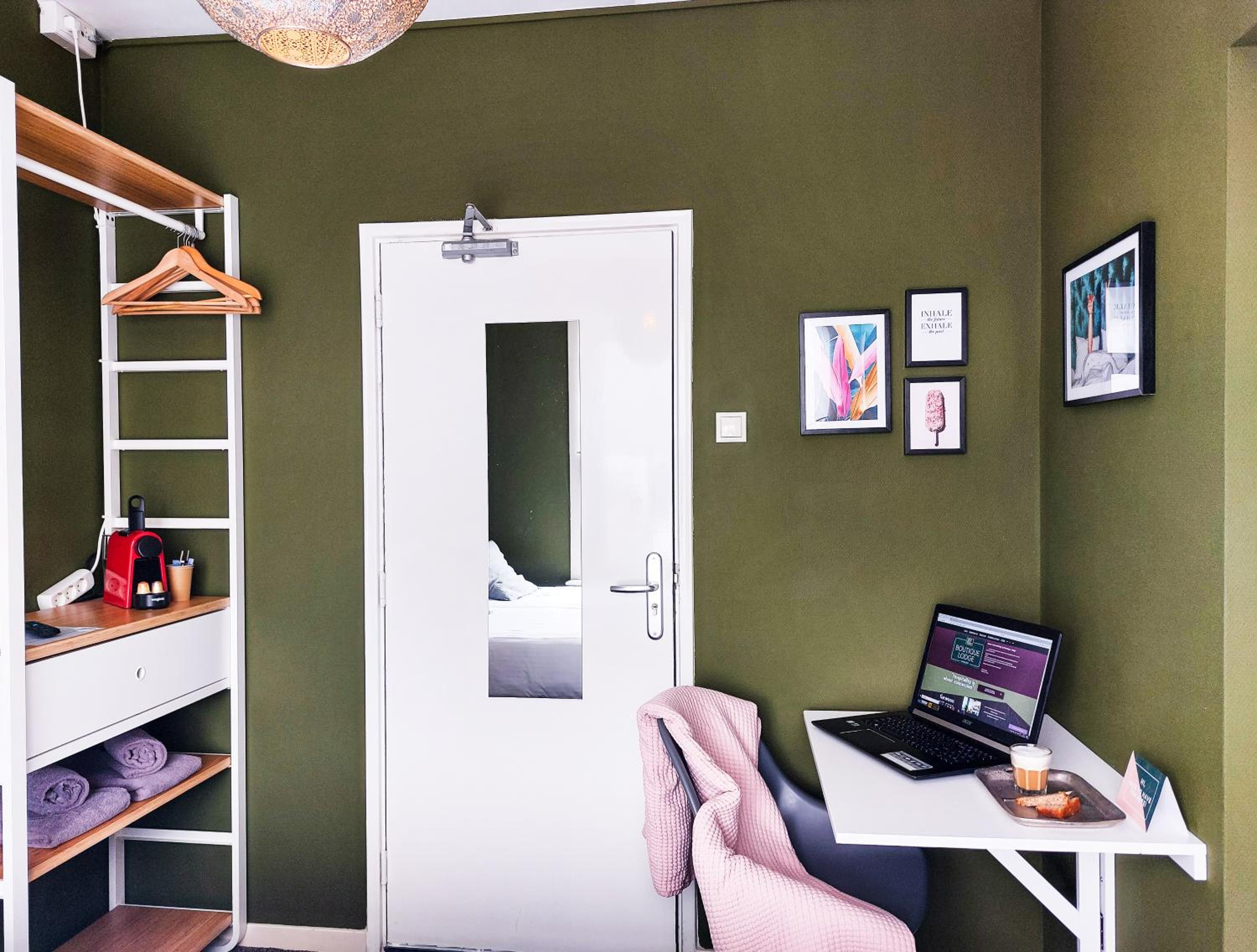 Small Twin Room - Photo 10